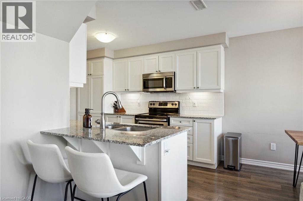 138 Daylily Lane, Kitchener, ON - Indoor Photo Showing Kitchen With Double Sink With Upgraded Kitchen