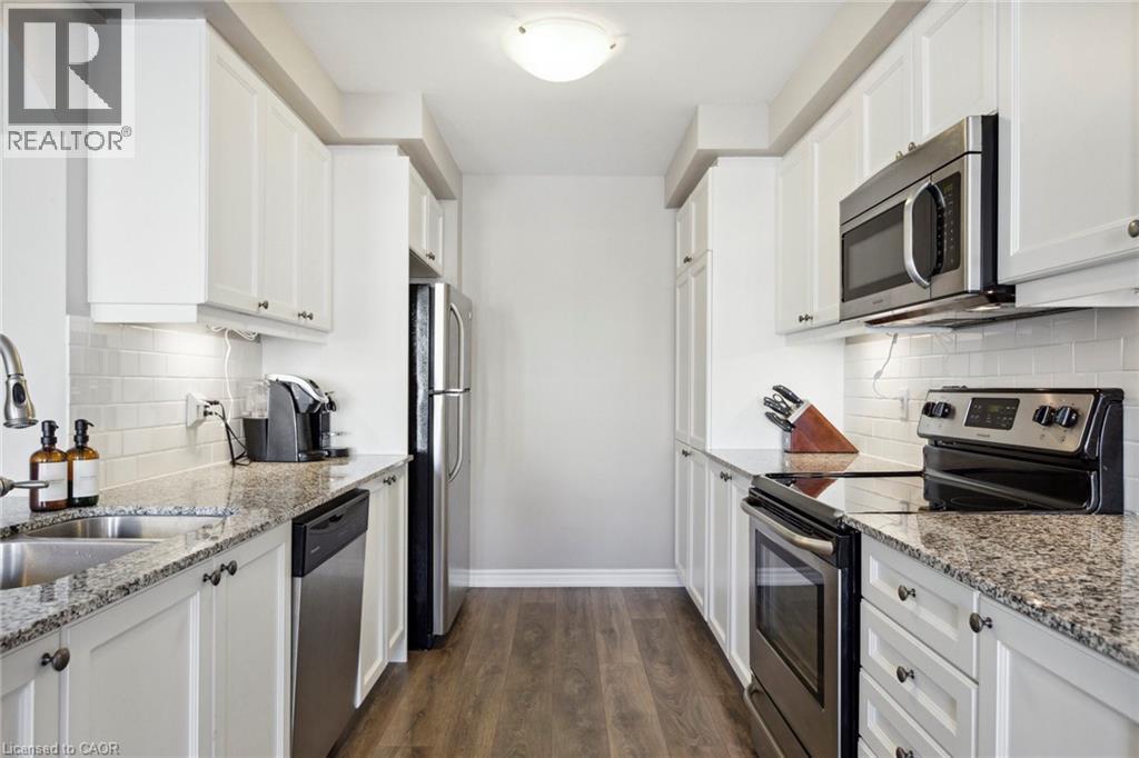138 Daylily Lane, Kitchener, ON - Indoor Photo Showing Kitchen With Double Sink With Upgraded Kitchen
