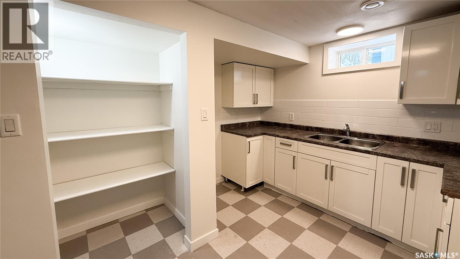 1924 Montreal Street, Regina, SK - Indoor