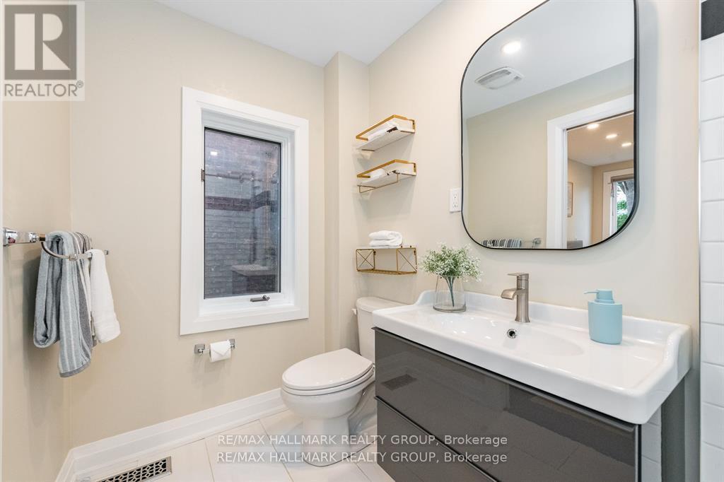 183 Pretoria Avenue, Ottawa, ON - Indoor Photo Showing Bathroom
