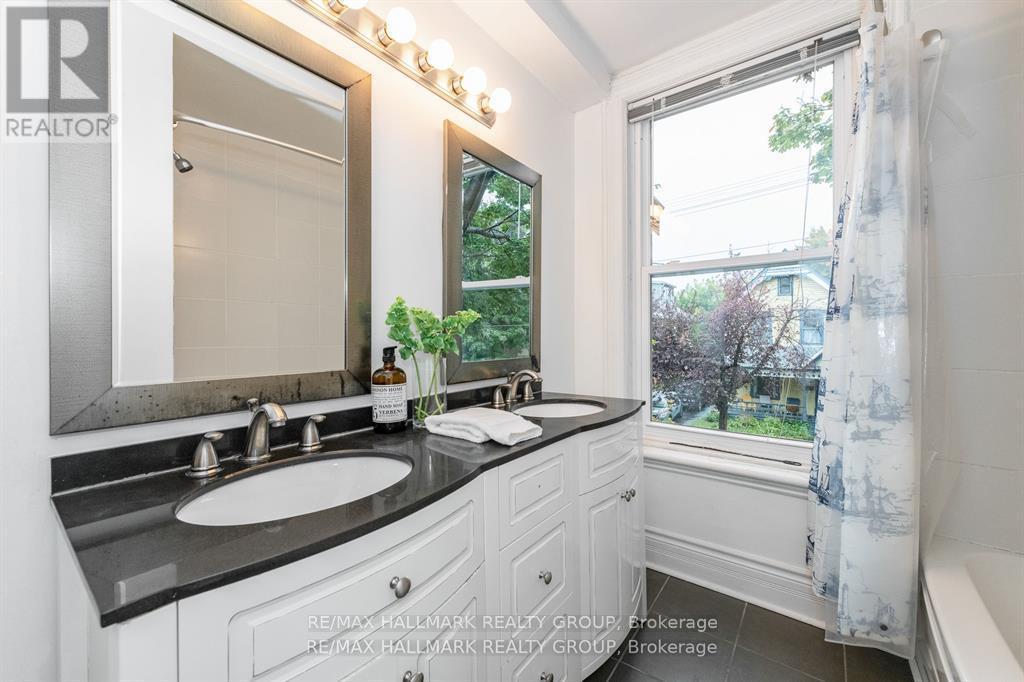 183 Pretoria Avenue, Ottawa, ON - Indoor Photo Showing Bathroom