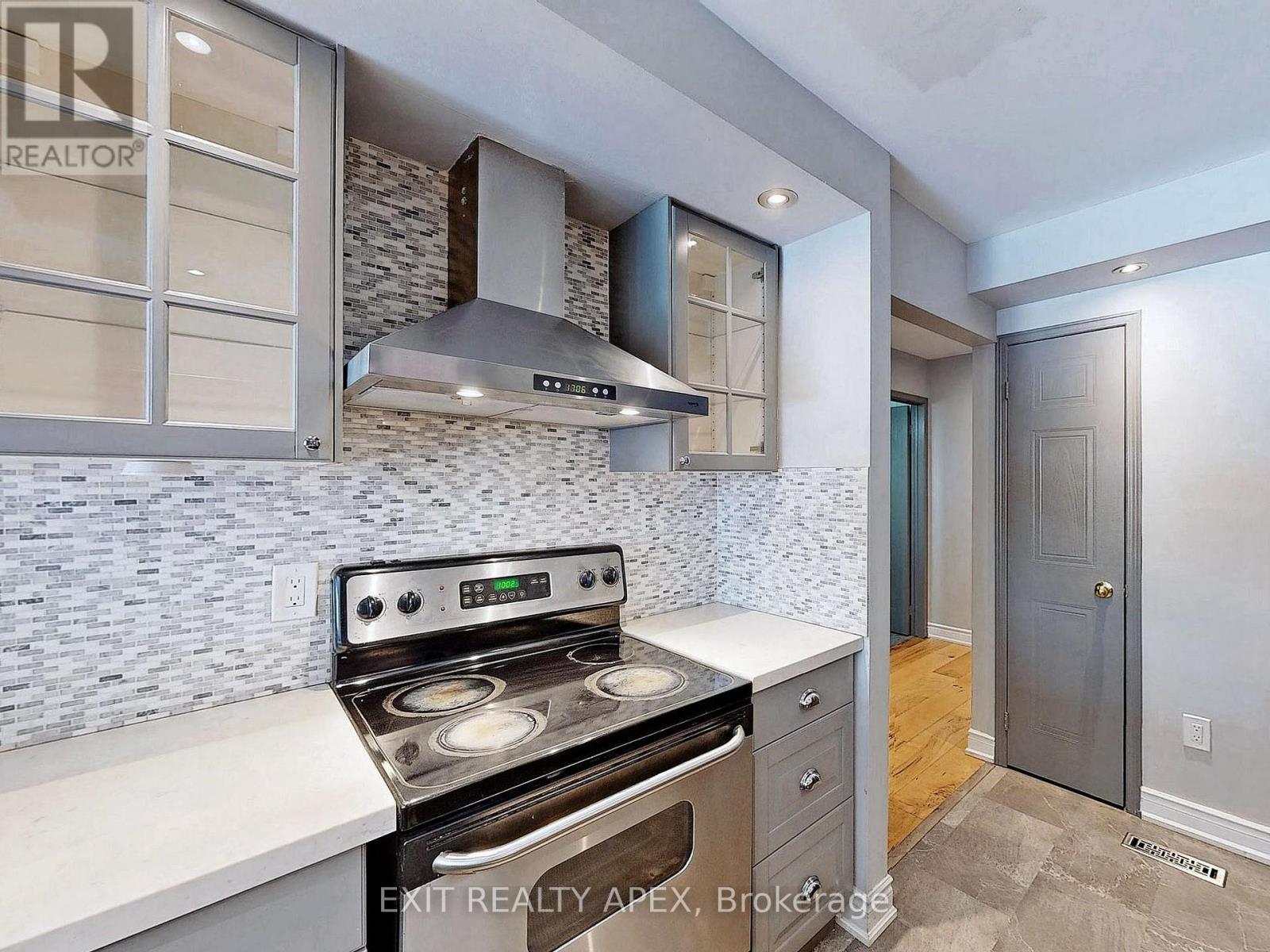 5552 Cortina Crescent, Mississauga, ON - Indoor Photo Showing Kitchen