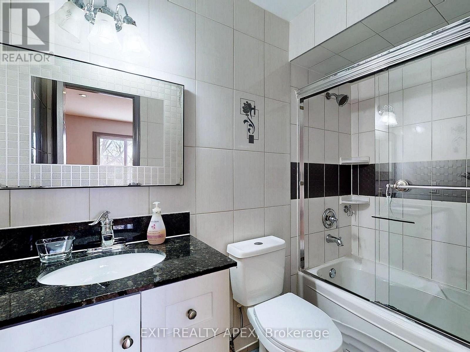 5552 Cortina Crescent, Mississauga, ON - Indoor Photo Showing Bathroom