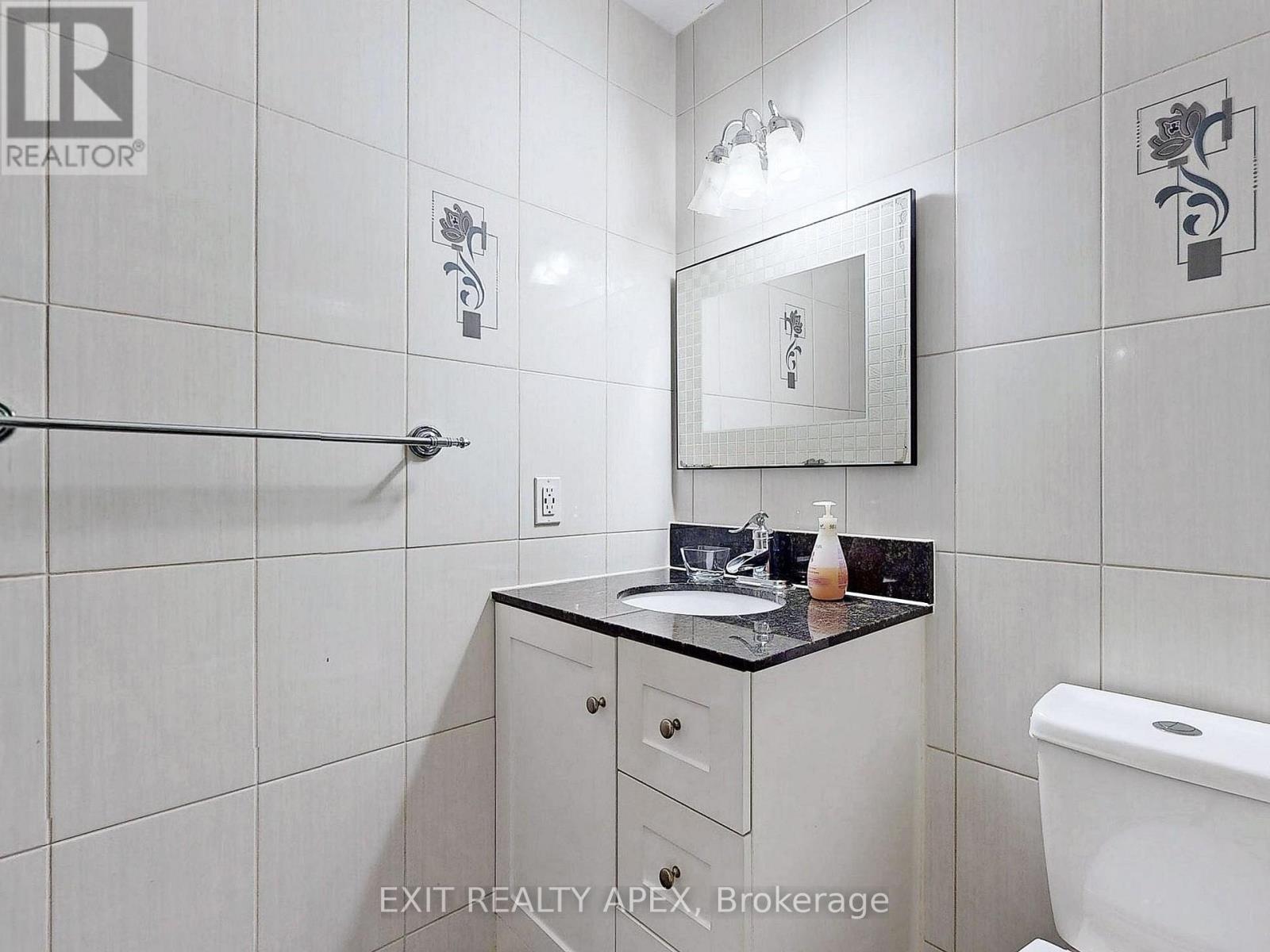 5552 Cortina Crescent, Mississauga, ON - Indoor Photo Showing Bathroom