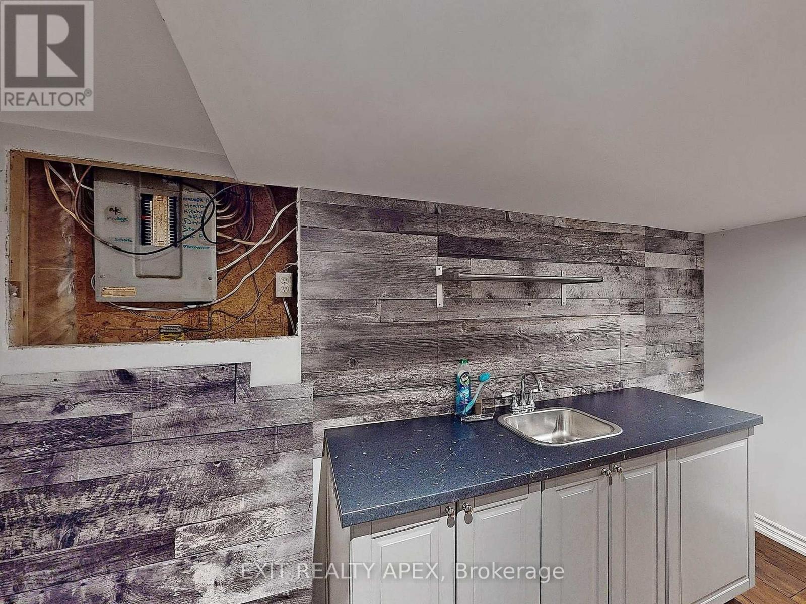 5552 Cortina Crescent, Mississauga, ON - Indoor