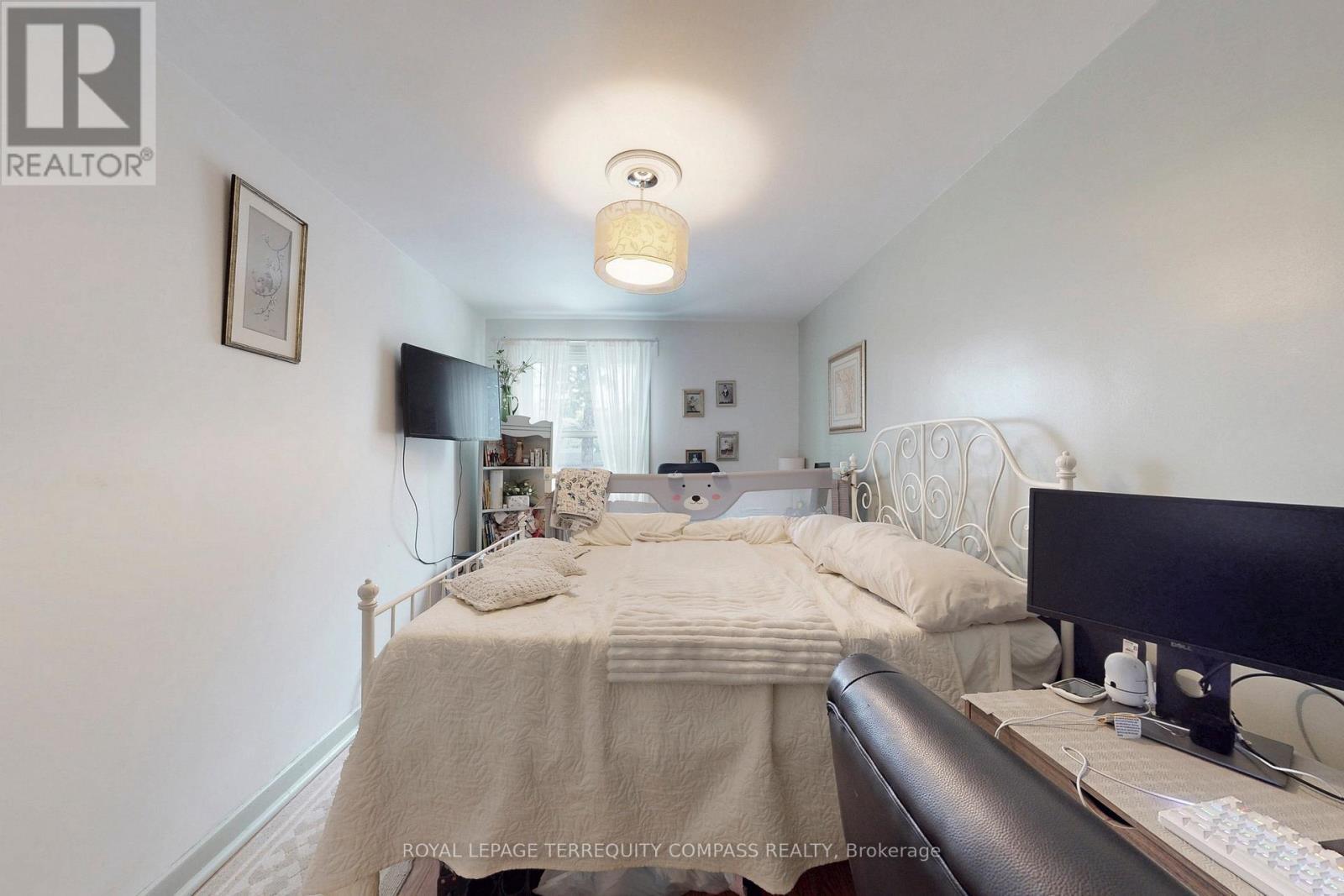 1568 Asgard Drive, Mississauga, ON - Indoor Photo Showing Bedroom