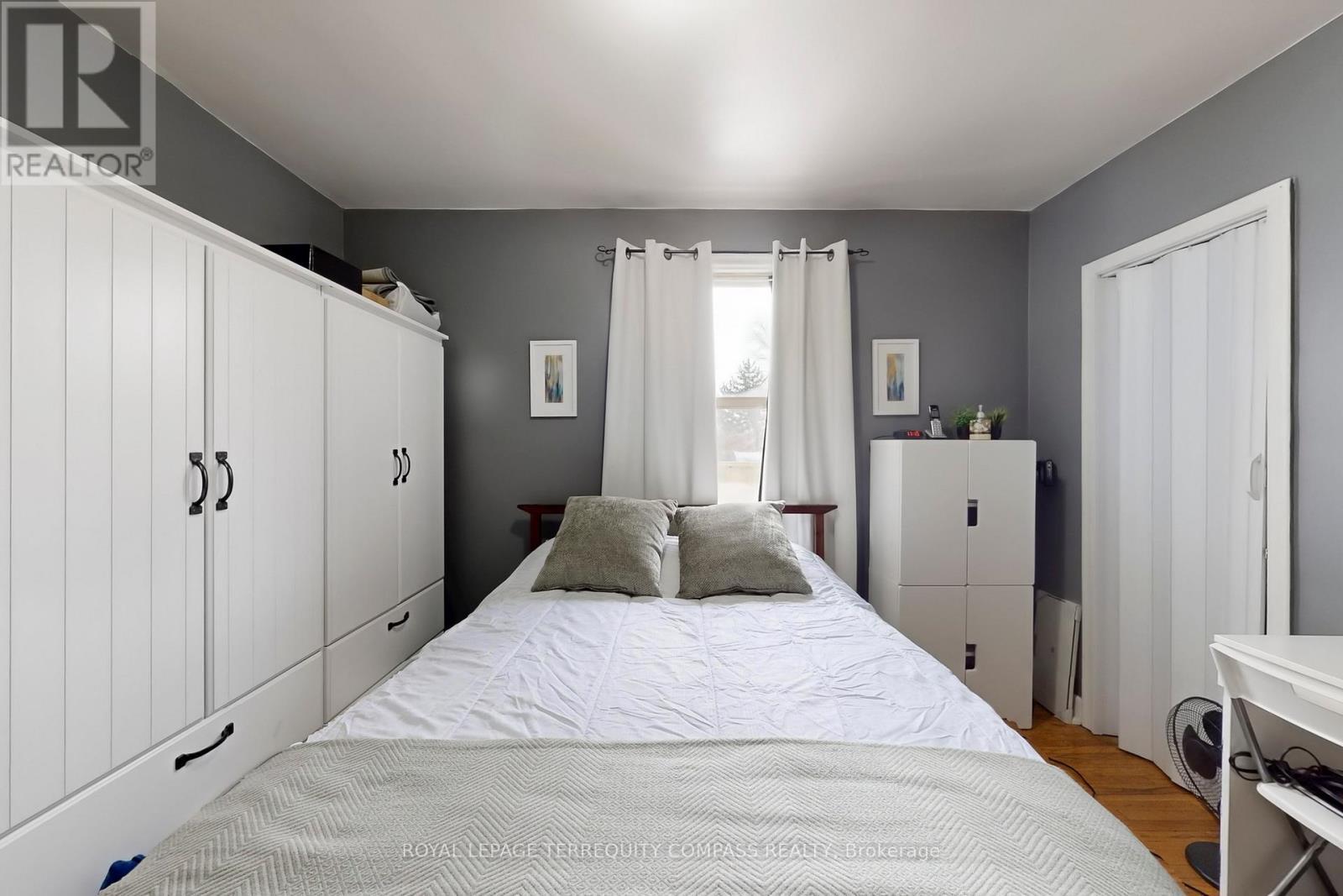 1568 Asgard Drive, Mississauga, ON - Indoor Photo Showing Bedroom