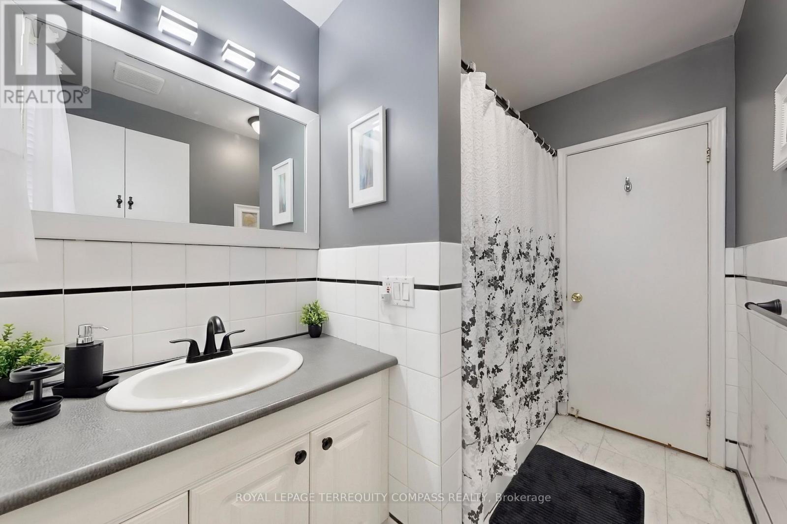1568 Asgard Drive, Mississauga, ON - Indoor Photo Showing Bathroom