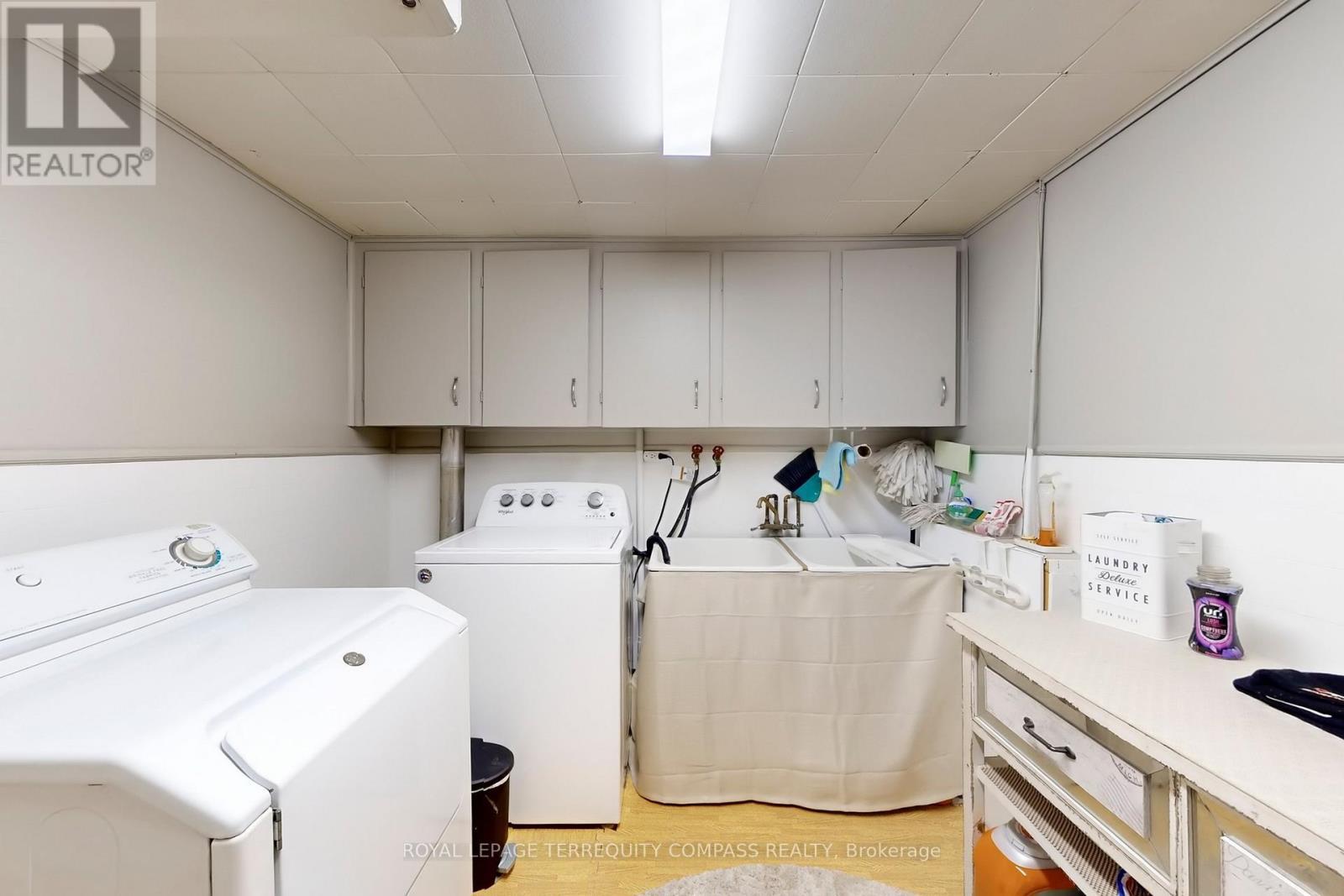 1568 Asgard Drive, Mississauga, ON - Indoor Photo Showing Laundry Room