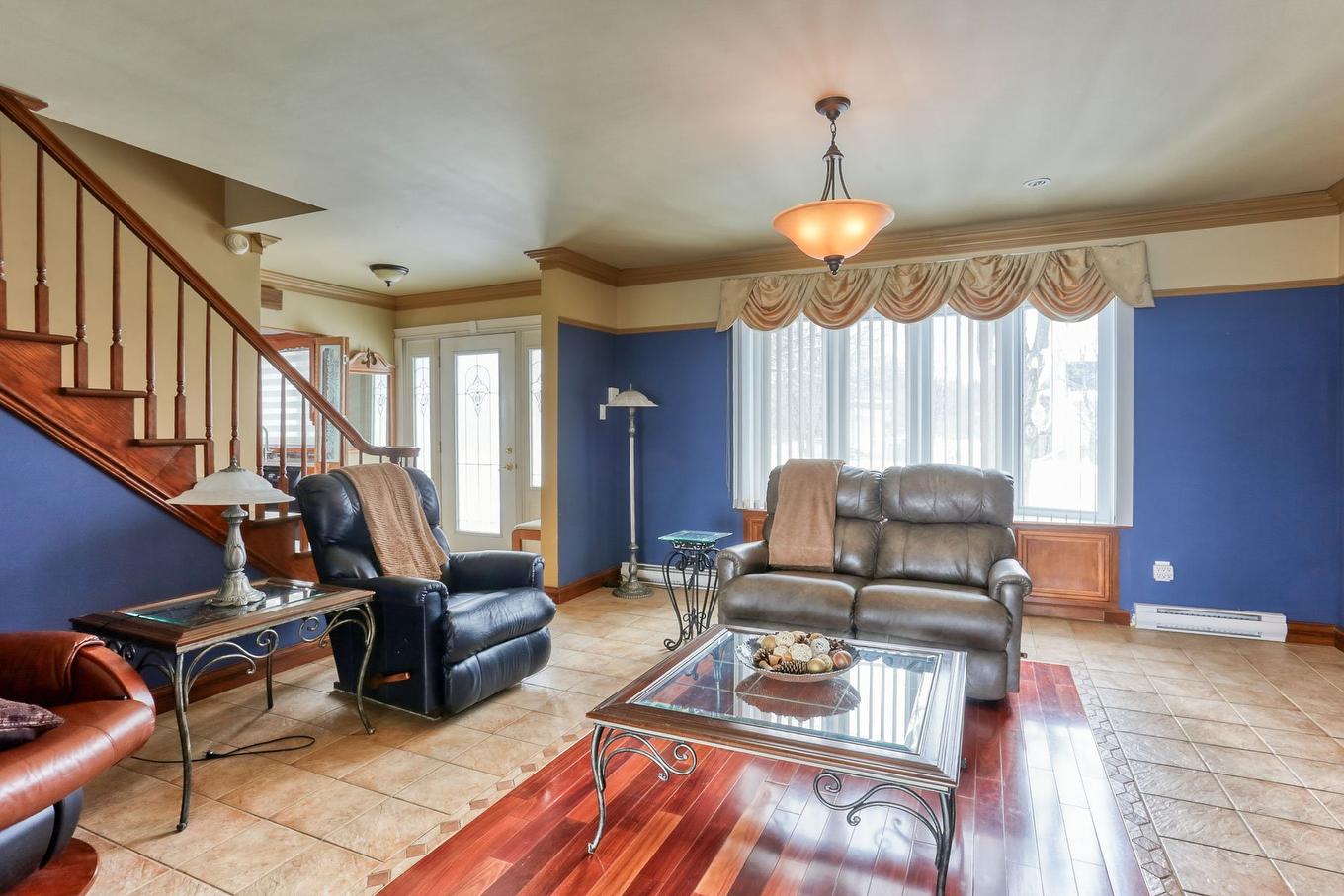 Living room - 3540 Rue Notre-Dame E., Trois-Rivières, QC - Indoor Photo Showing Living Room