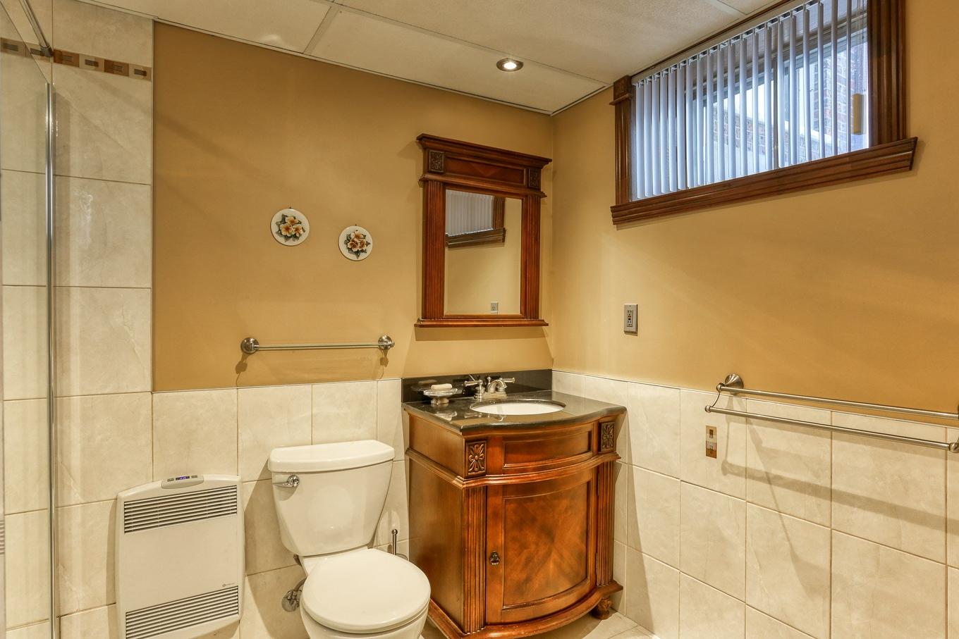 Bathroom - 3540 Rue Notre-Dame E., Trois-Rivières, QC - Indoor Photo Showing Bathroom