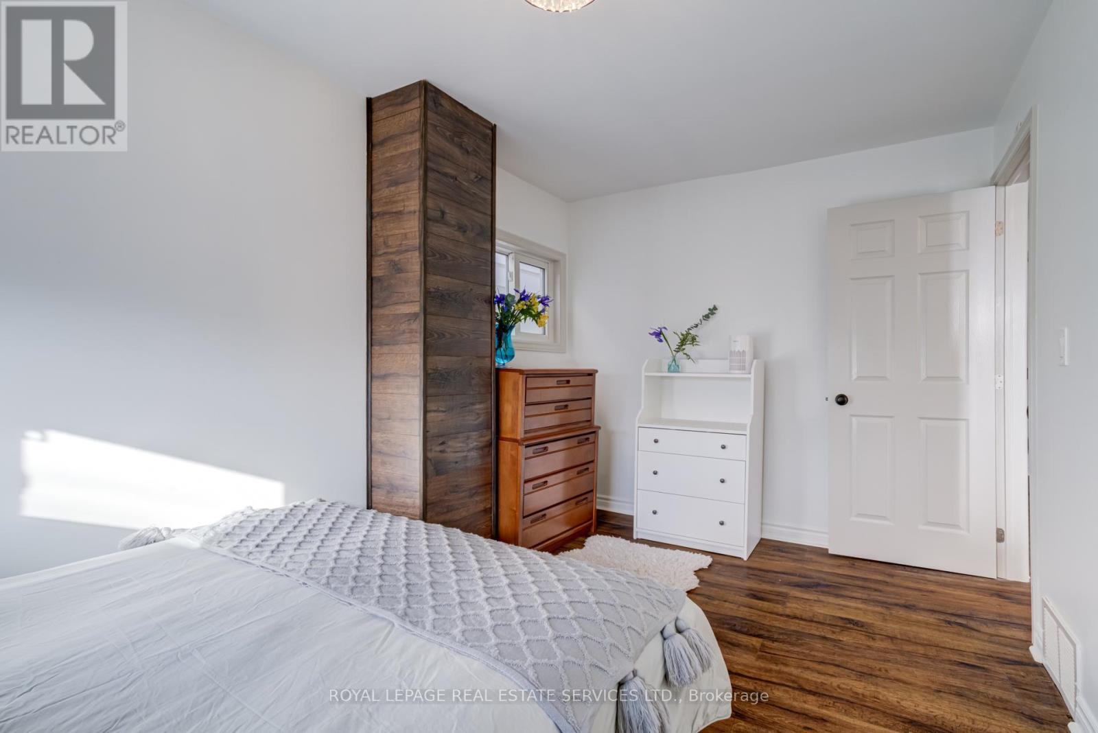 36 Harmony Avenue, Hamilton, ON - Indoor Photo Showing Bedroom