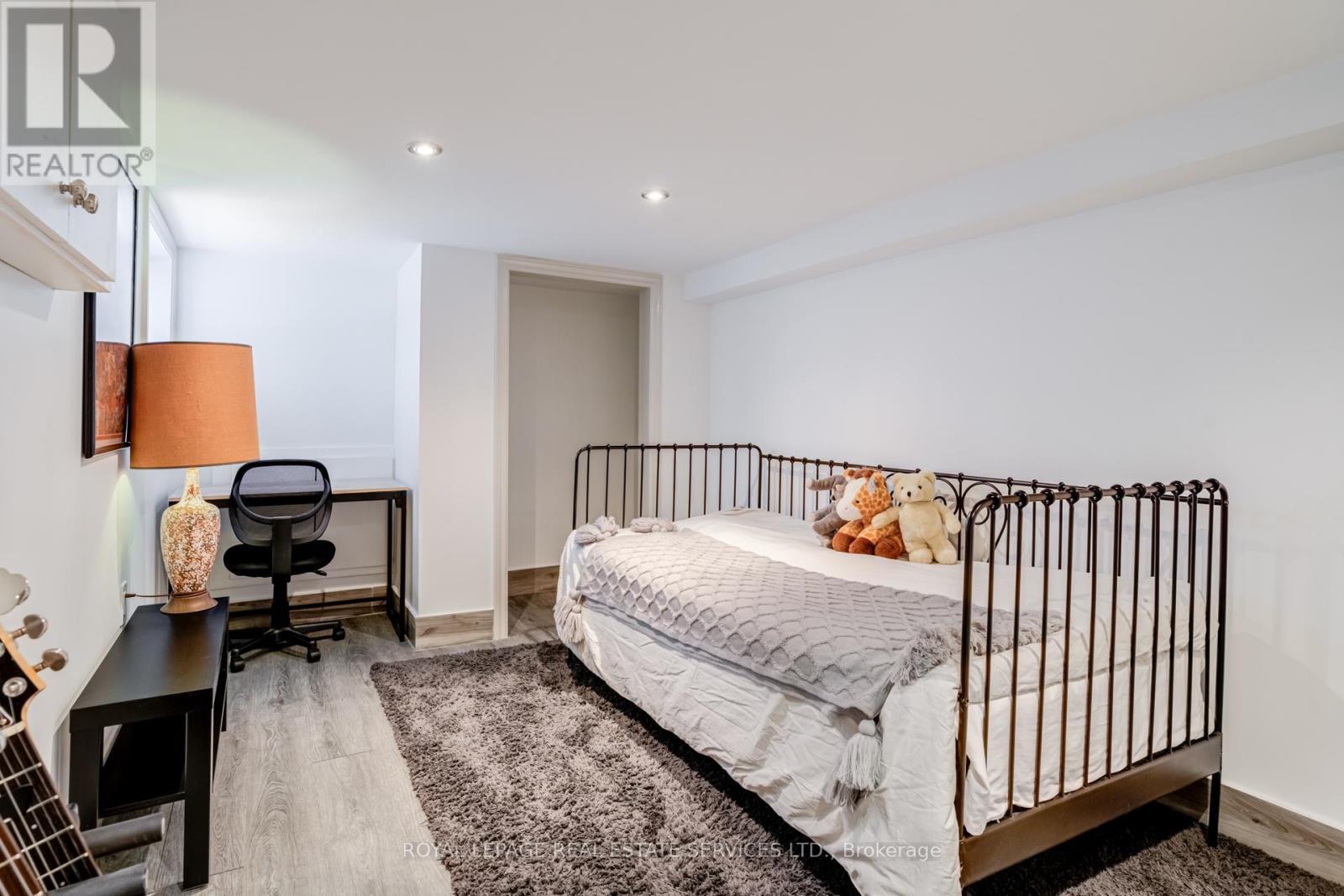 36 Harmony Avenue, Hamilton, ON - Indoor Photo Showing Bedroom