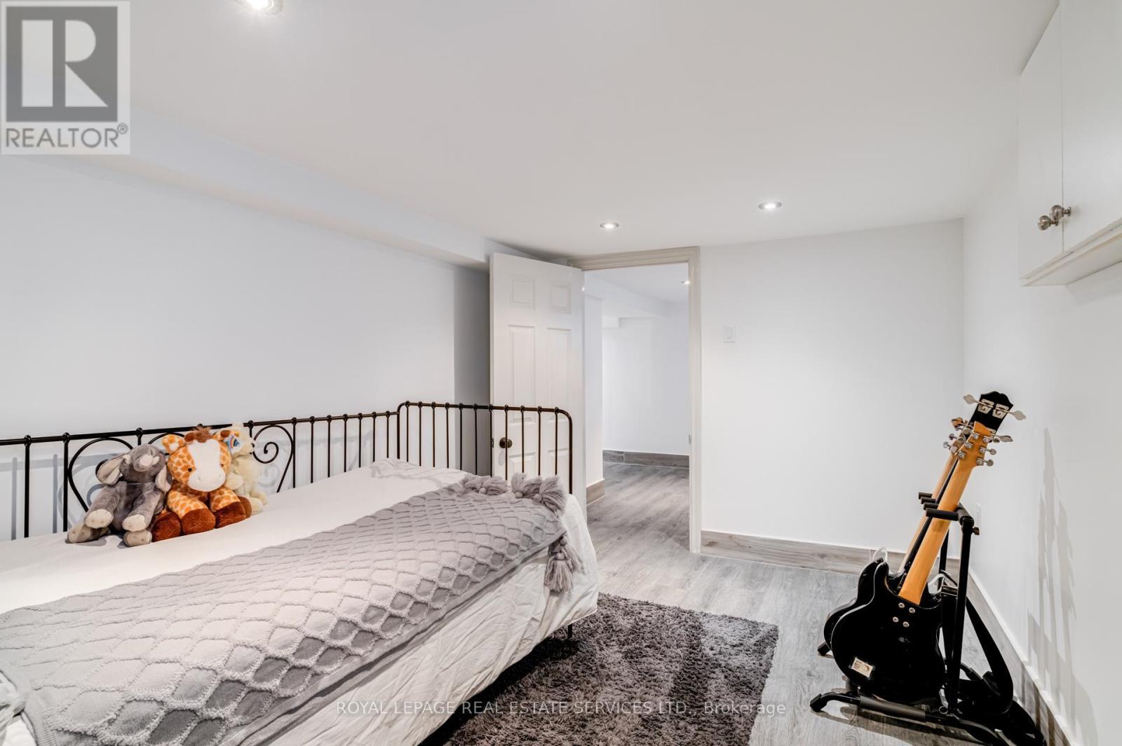 36 Harmony Avenue, Hamilton, ON - Indoor Photo Showing Bedroom