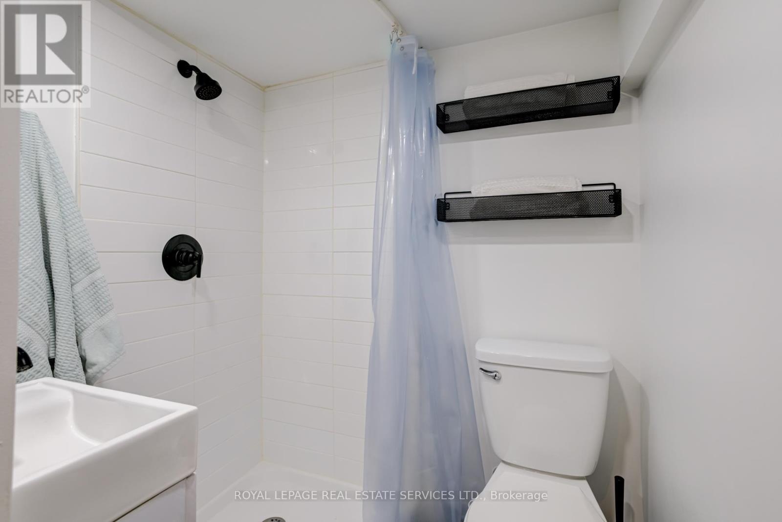 36 Harmony Avenue, Hamilton, ON - Indoor Photo Showing Bathroom