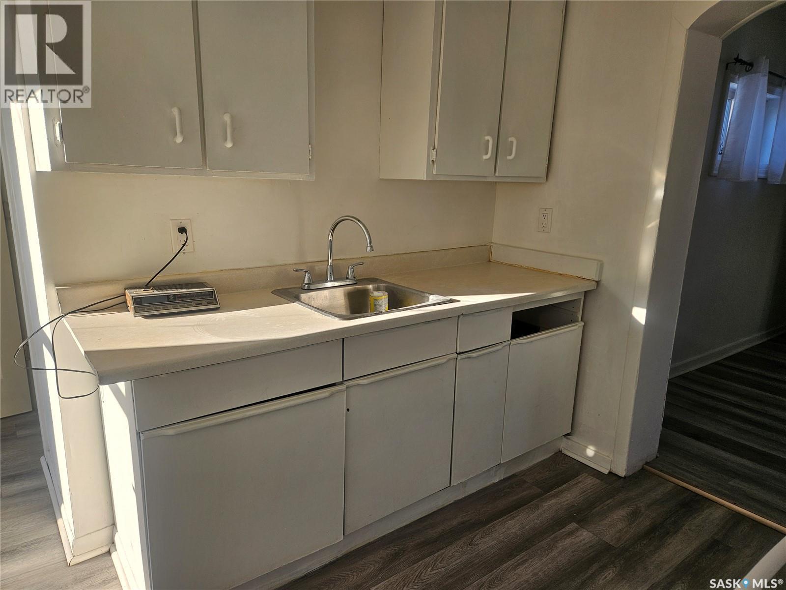 915 23Rd Street W, Saskatoon, SK - Indoor Photo Showing Kitchen