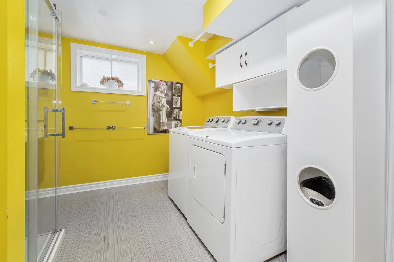Bathroom - 2045 Crois. De Clemency, Laval (Vimont), QC - Indoor Photo Showing Laundry Room