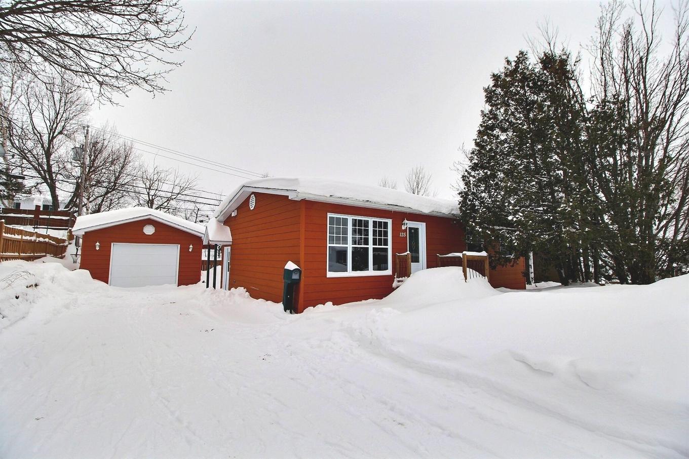 Frontage - 125 Rue Poirier, Val-D'Or, QC - Outdoor