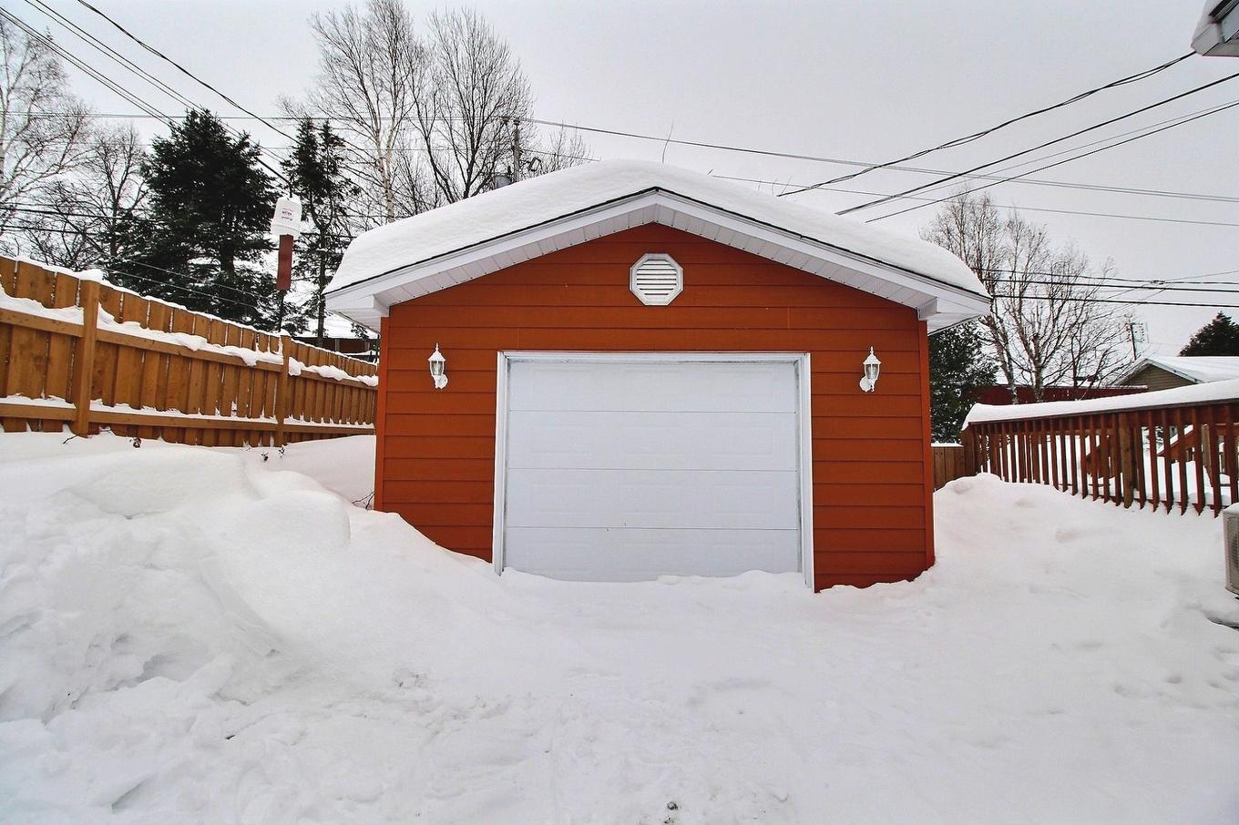 Garage - 125 Rue Poirier, Val-D'Or, QC - Outdoor With Exterior