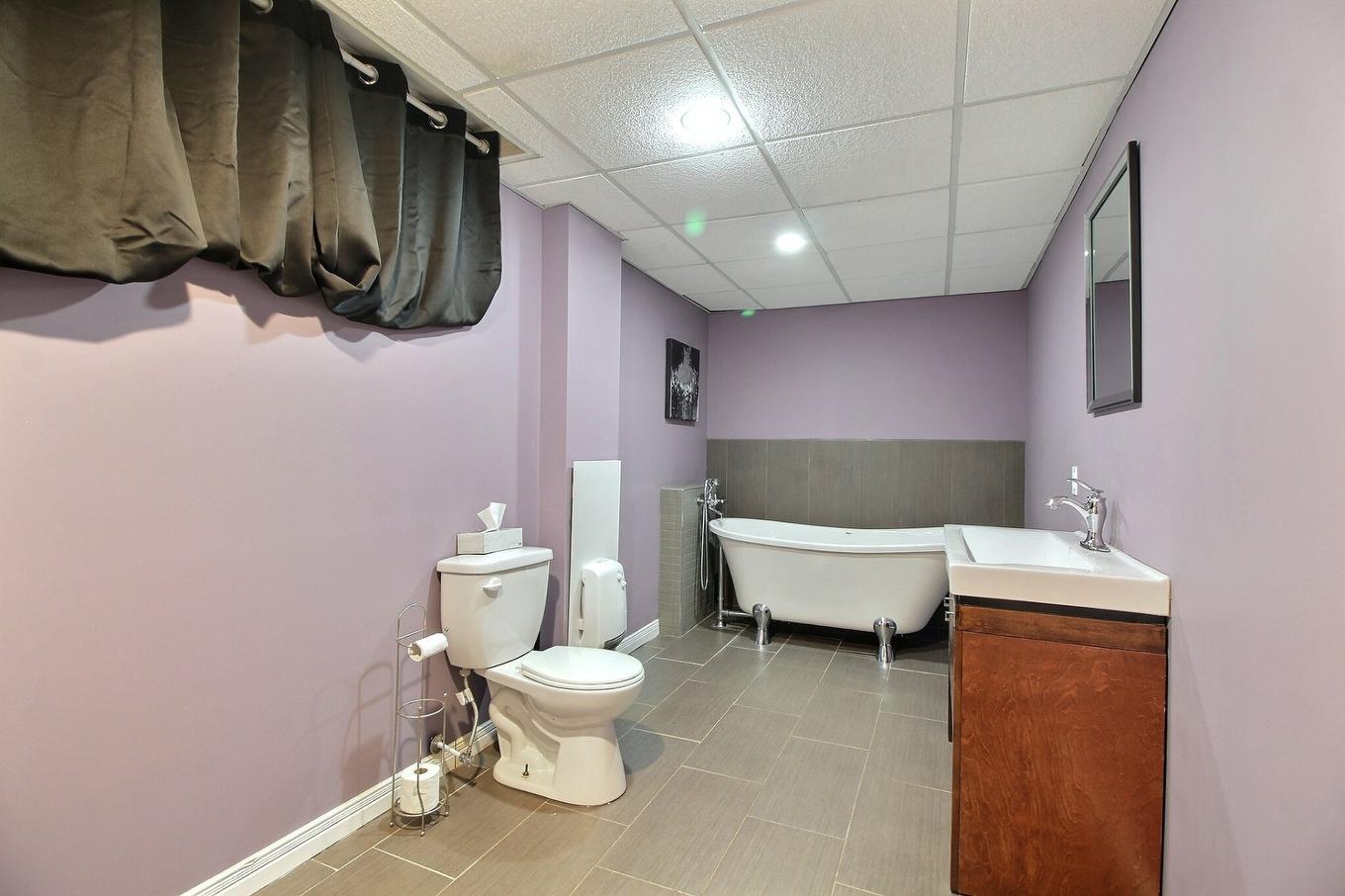 Bathroom - 125 Rue Poirier, Val-D'Or, QC - Indoor Photo Showing Bathroom