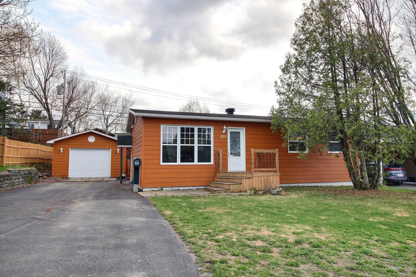 Frontage - 125 Rue Poirier, Val-D'Or, QC - Outdoor