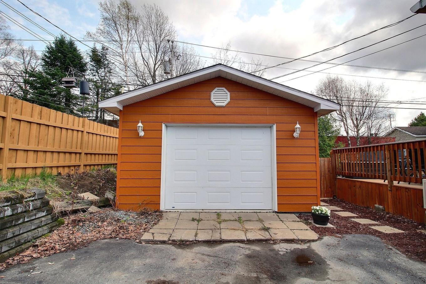 Garage - 125 Rue Poirier, Val-D'Or, QC - Outdoor With Exterior