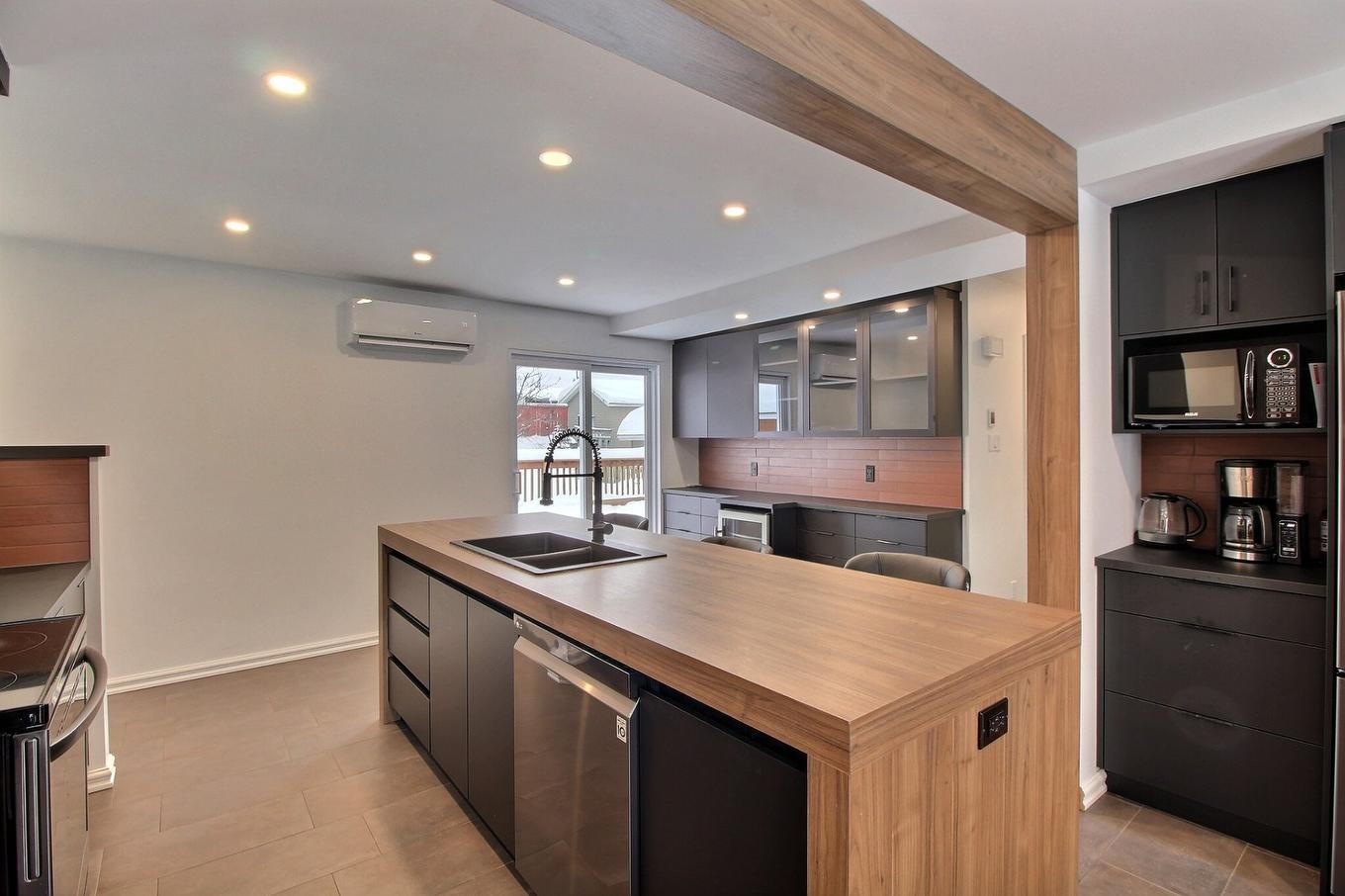 Kitchen - 125 Rue Poirier, Val-D'Or, QC - Indoor Photo Showing Kitchen With Double Sink