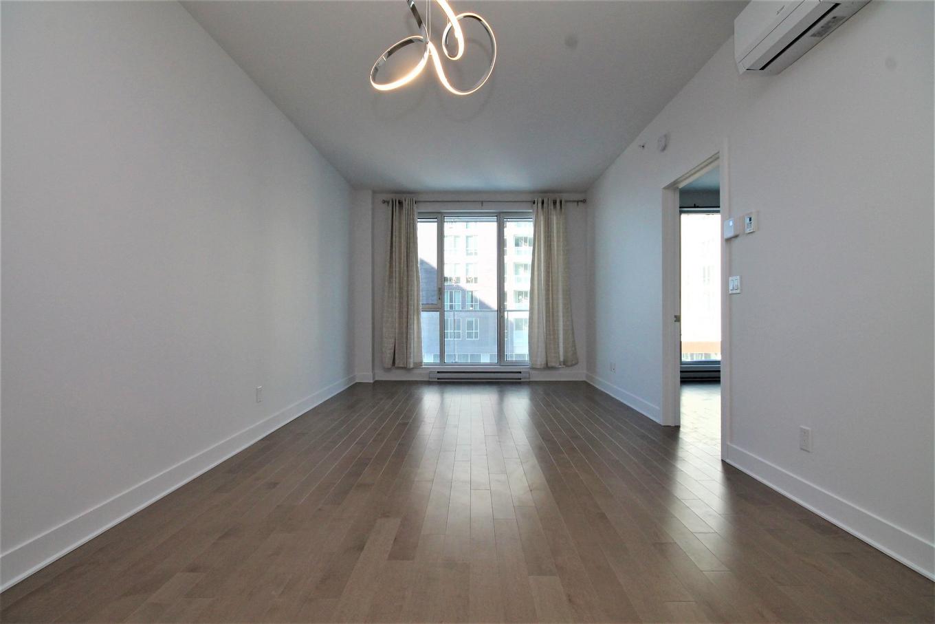 Living room - 504-5265 Rue Mackenzie, Montréal (Côte-Des-Neiges/Notre-Dame-De-Grâce), QC - Indoor Photo Showing Other Room