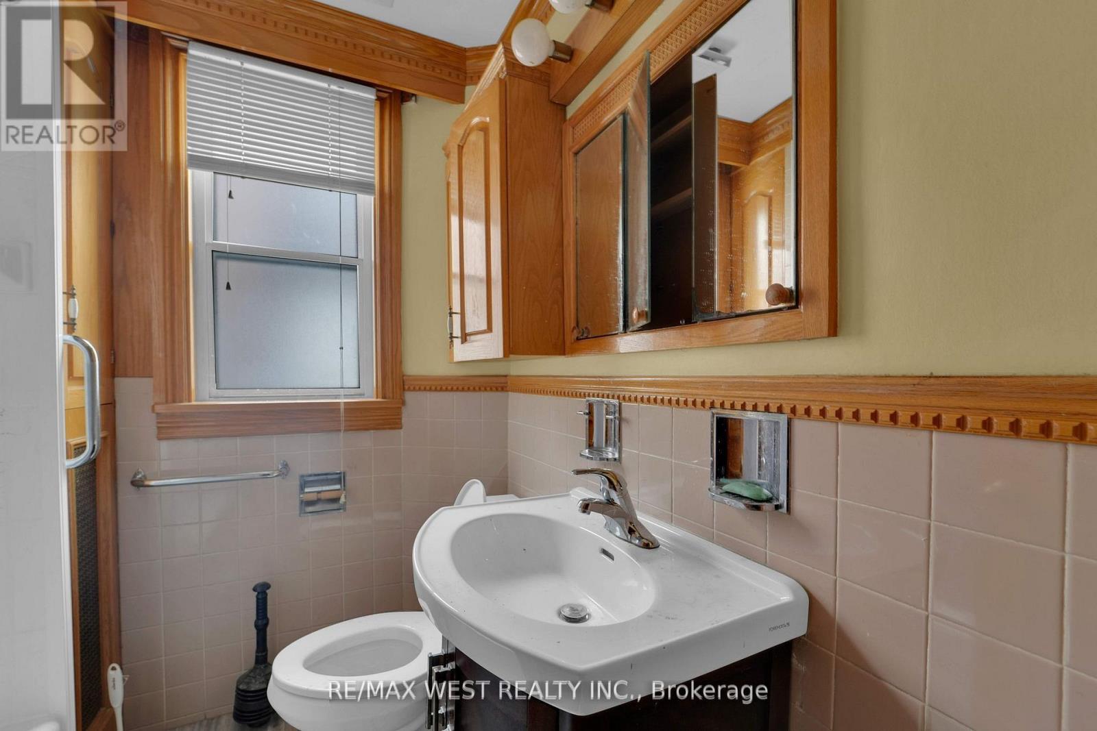 661 Beresford Avenue, Toronto, ON - Indoor Photo Showing Bathroom