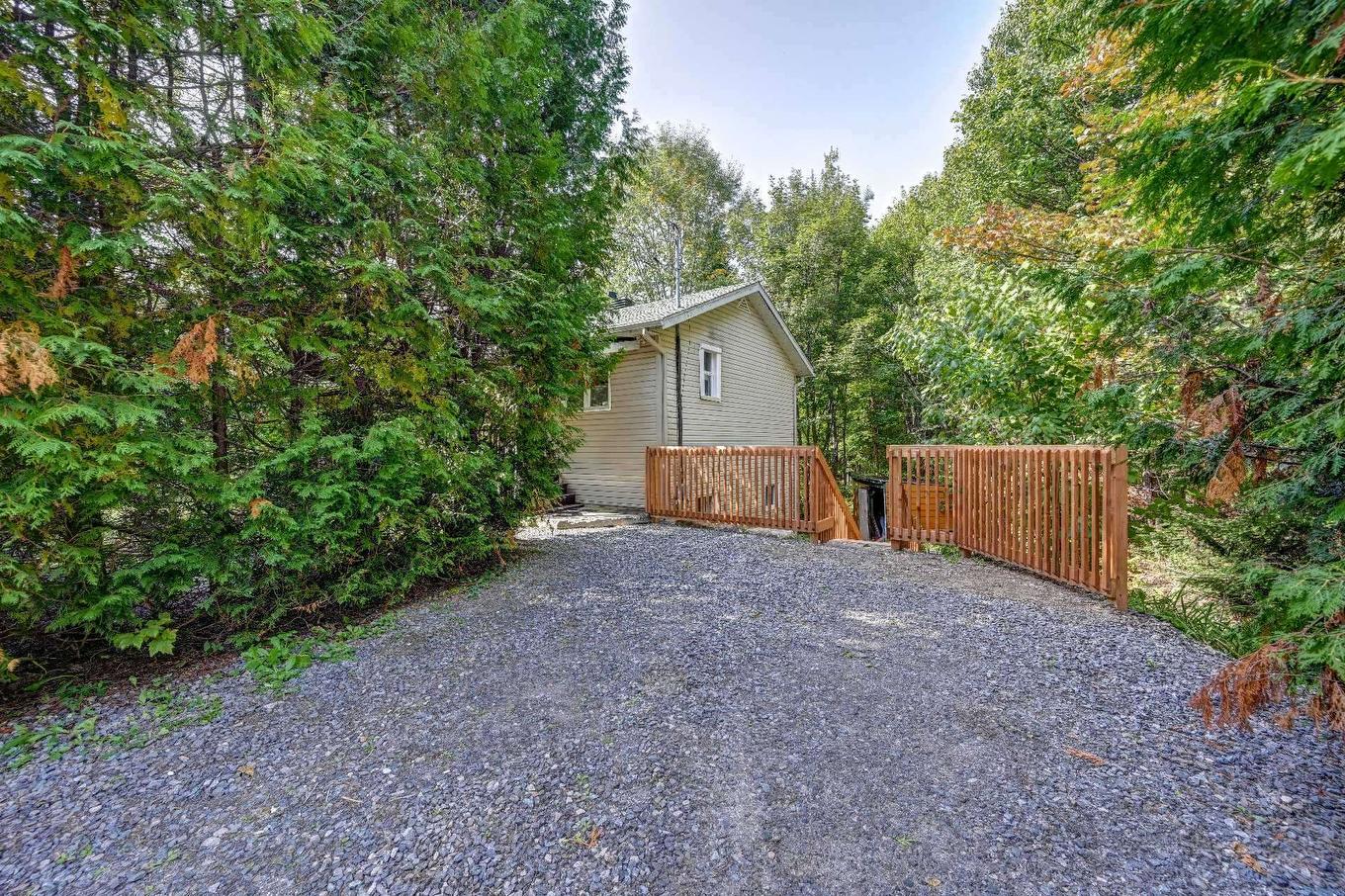 Exterior entrance - 24 Ch. Peninsula, Saint-Adolphe-D'Howard, QC - Outdoor