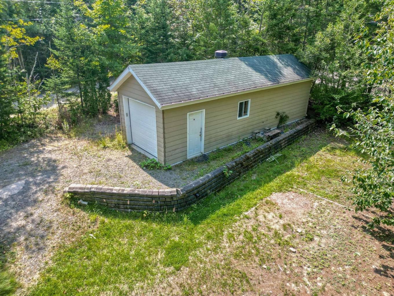 Garage - 24 Ch. Peninsula, Saint-Adolphe-D'Howard, QC - Outdoor