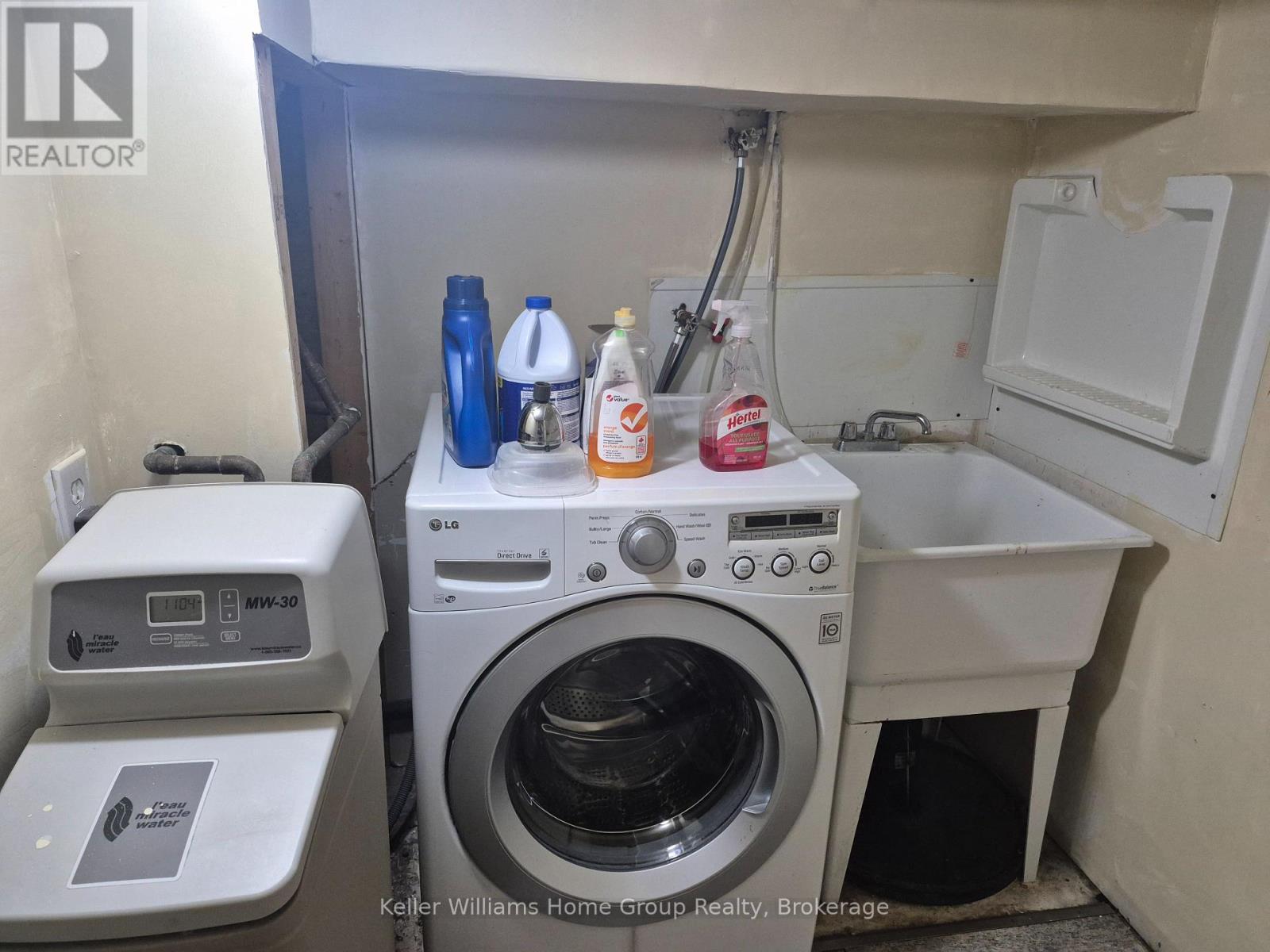 10 Donnenwerth Drive, Kitchener, ON - Indoor Photo Showing Laundry Room