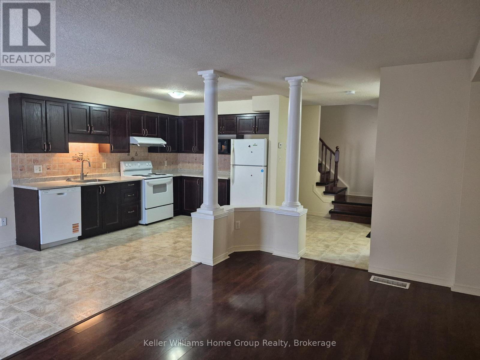 10 Donnenwerth Drive, Kitchener, ON - Indoor Photo Showing Kitchen