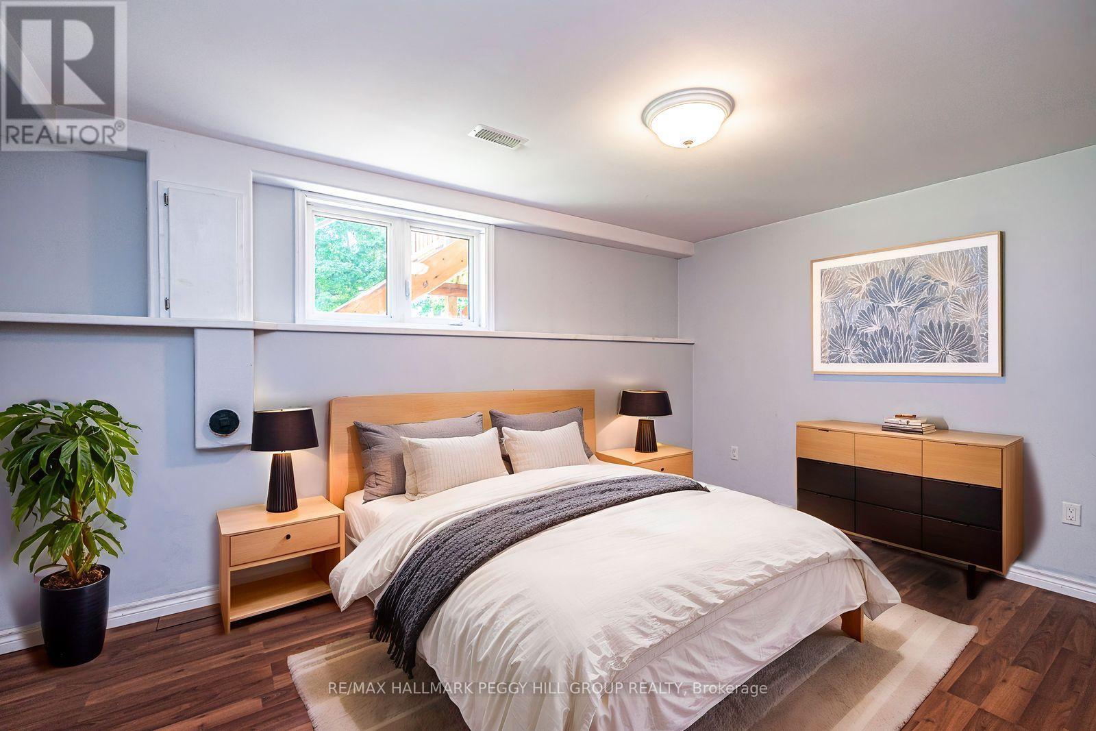 122 Trout Lane, Tiny, ON - Indoor Photo Showing Bedroom