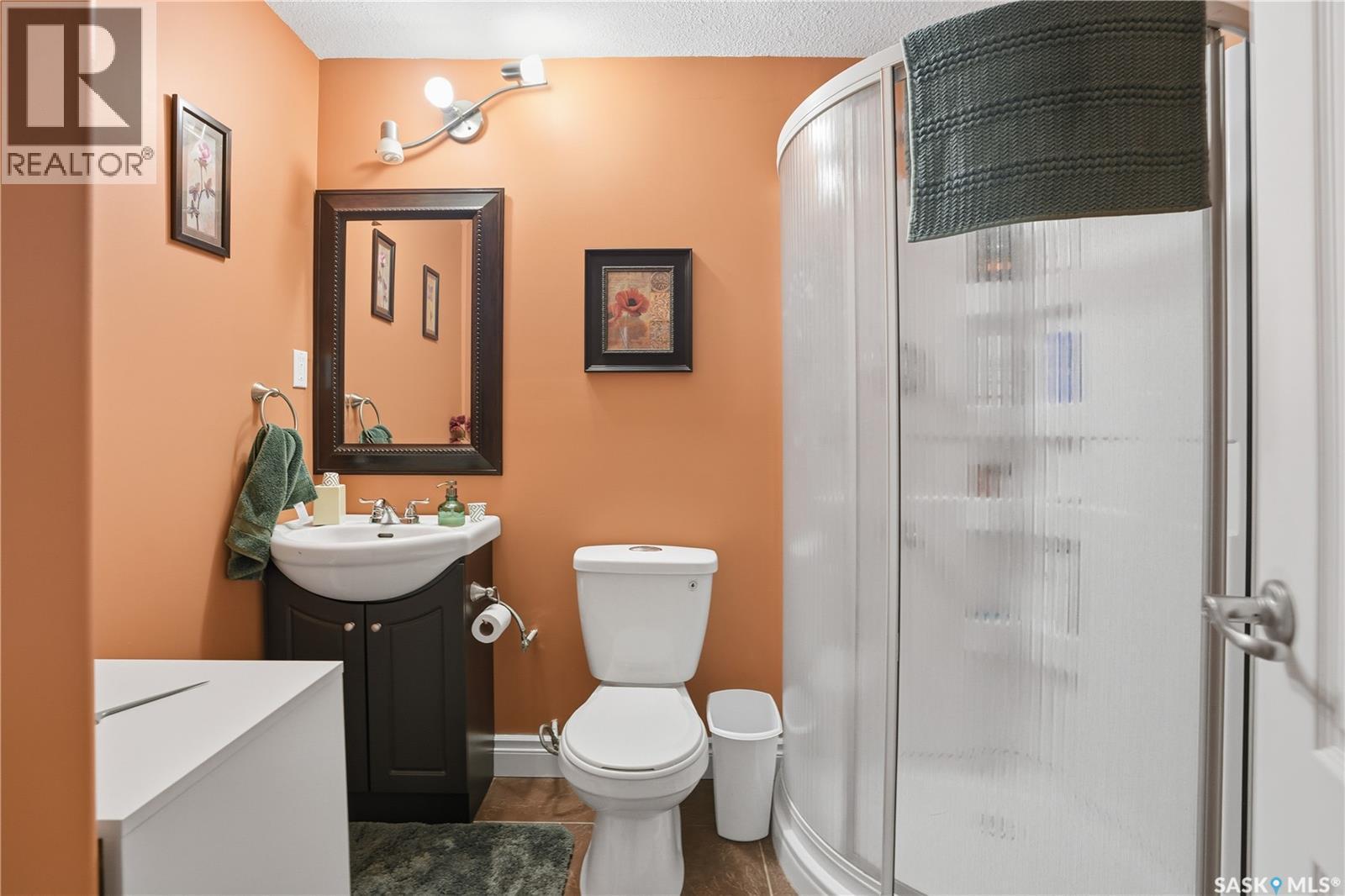 631 Ledingham Crescent, Saskatoon, SK - Indoor Photo Showing Bathroom