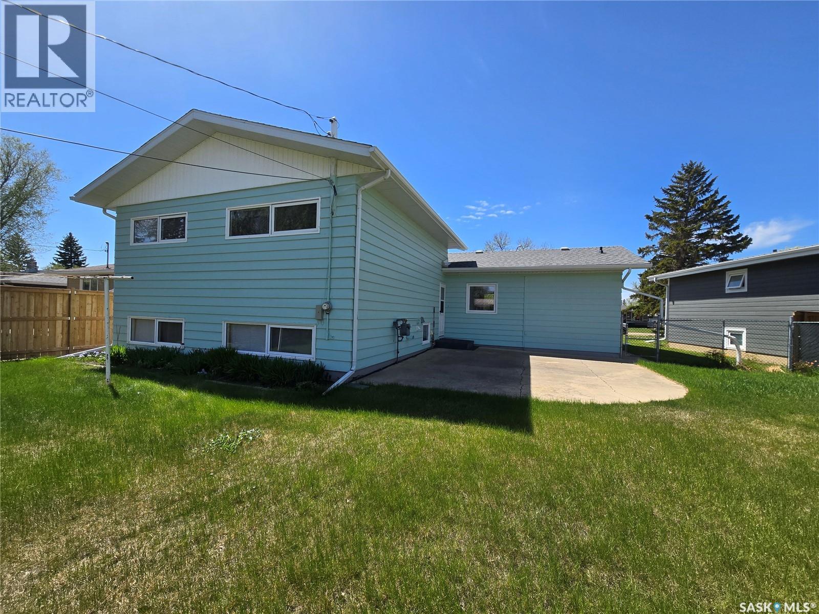 427 15Th Avenue Ne, Swift Current, SK - Outdoor