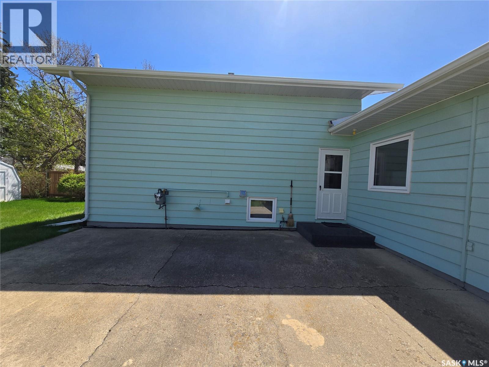 427 15Th Avenue Ne, Swift Current, SK - Outdoor