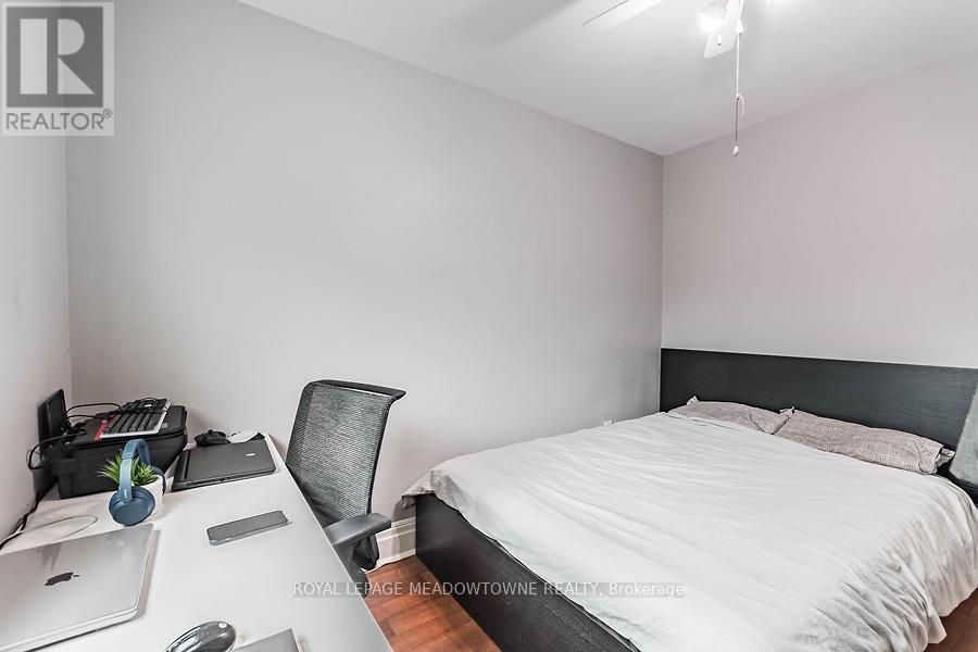 77 Province Street N, Hamilton, ON - Indoor Photo Showing Bedroom