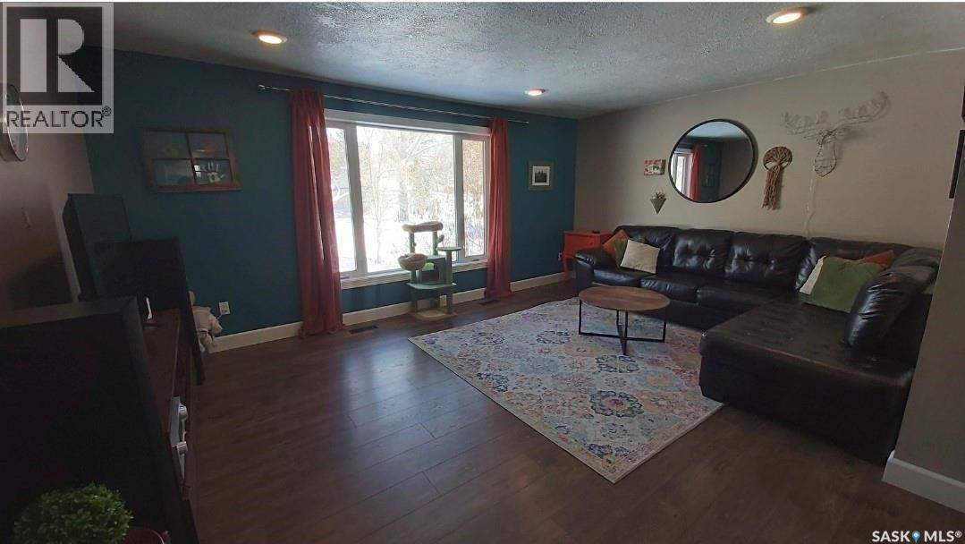 212 4Th Avenue E, Nokomis, SK - Indoor Photo Showing Living Room