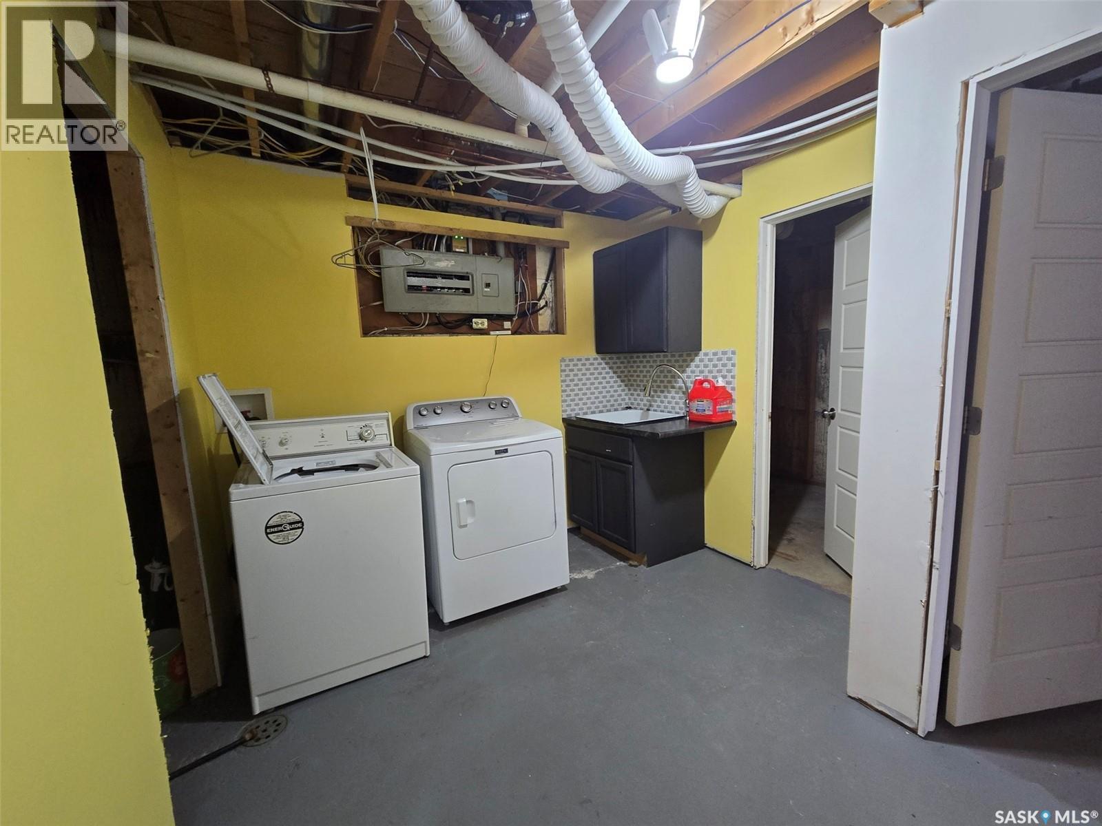212 4Th Avenue E, Nokomis, SK - Indoor Photo Showing Laundry Room