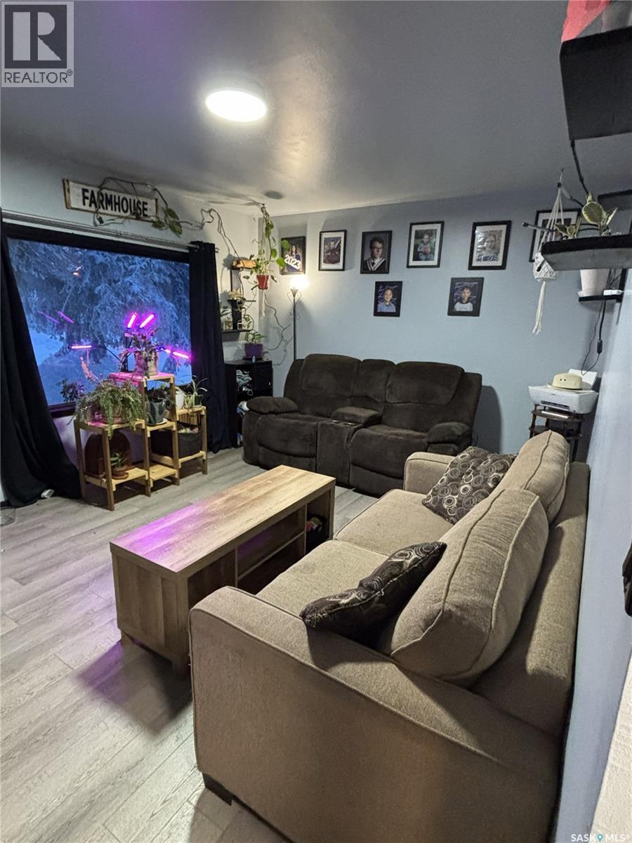 301 2Nd Avenue, Cudworth, SK - Indoor Photo Showing Living Room