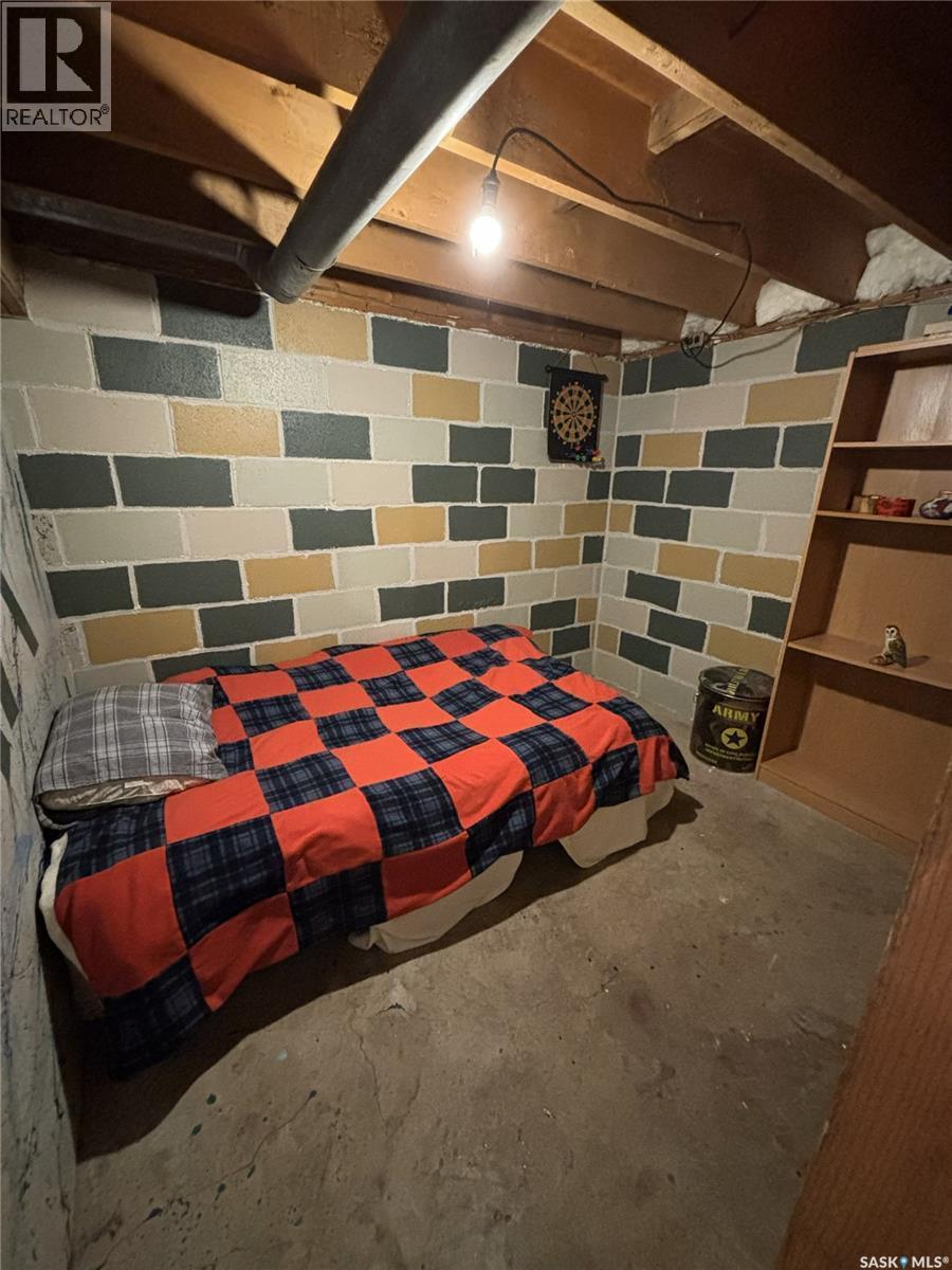 301 2Nd Avenue, Cudworth, SK - Indoor