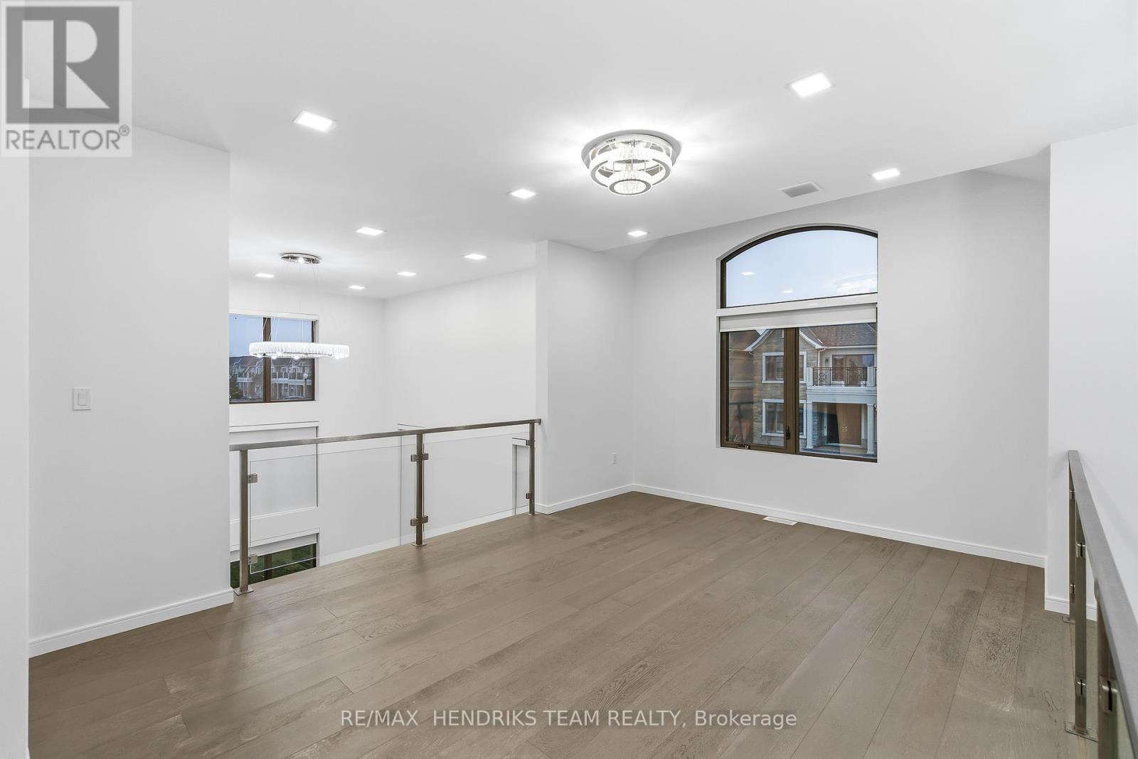 39 Sunrow Gate, Hamilton (Lakeshore), ON - Indoor Photo Showing Other Room