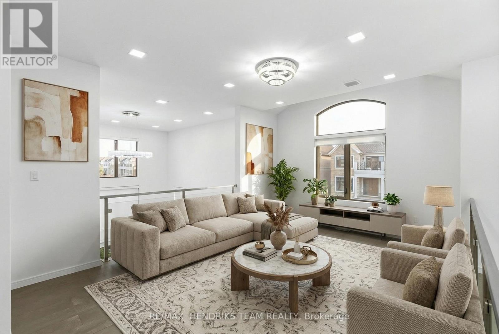 39 Sunrow Gate, Hamilton (Lakeshore), ON - Indoor Photo Showing Living Room