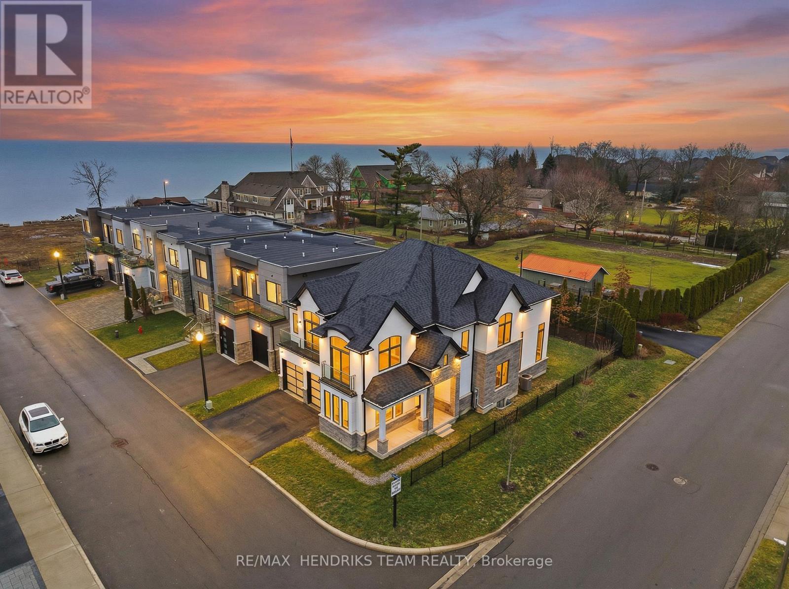 39 Sunrow Gate, Hamilton (Lakeshore), ON - Outdoor With View