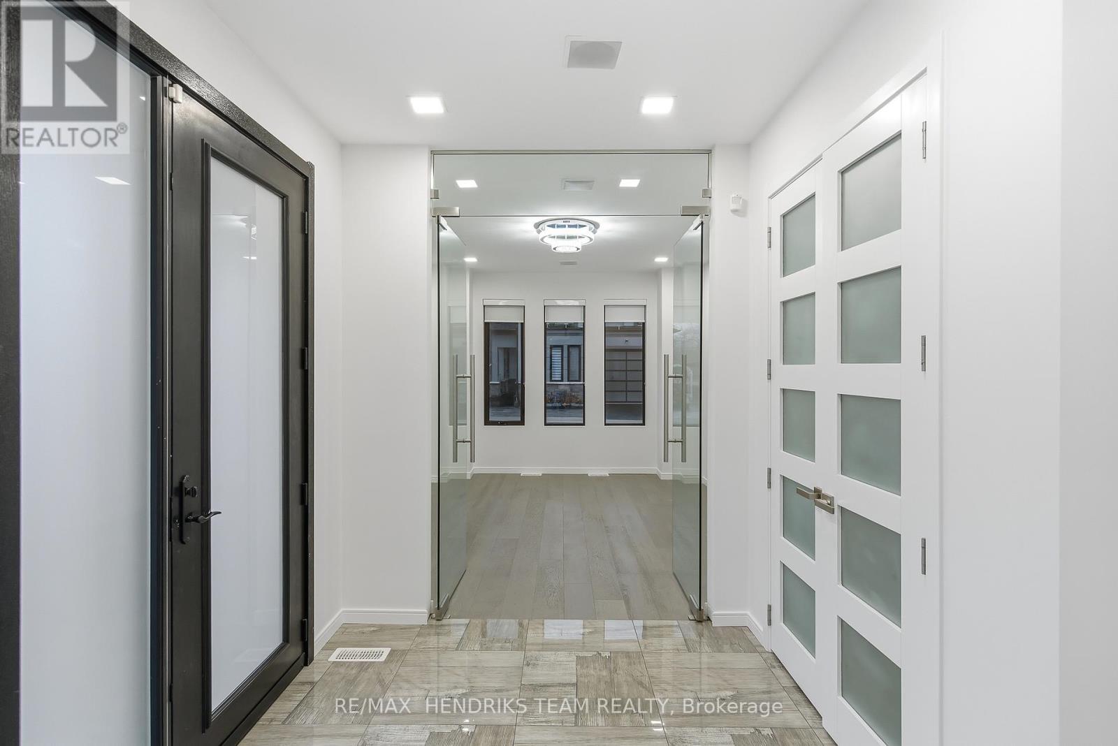 39 Sunrow Gate, Hamilton (Lakeshore), ON - Indoor Photo Showing Other Room