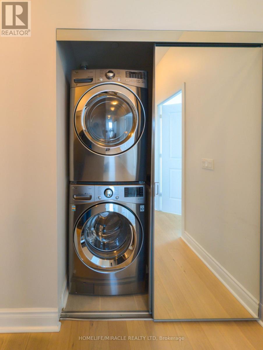 Lph3802 - 33 Shore Breeze Drive, Toronto, ON - Indoor Photo Showing Laundry Room