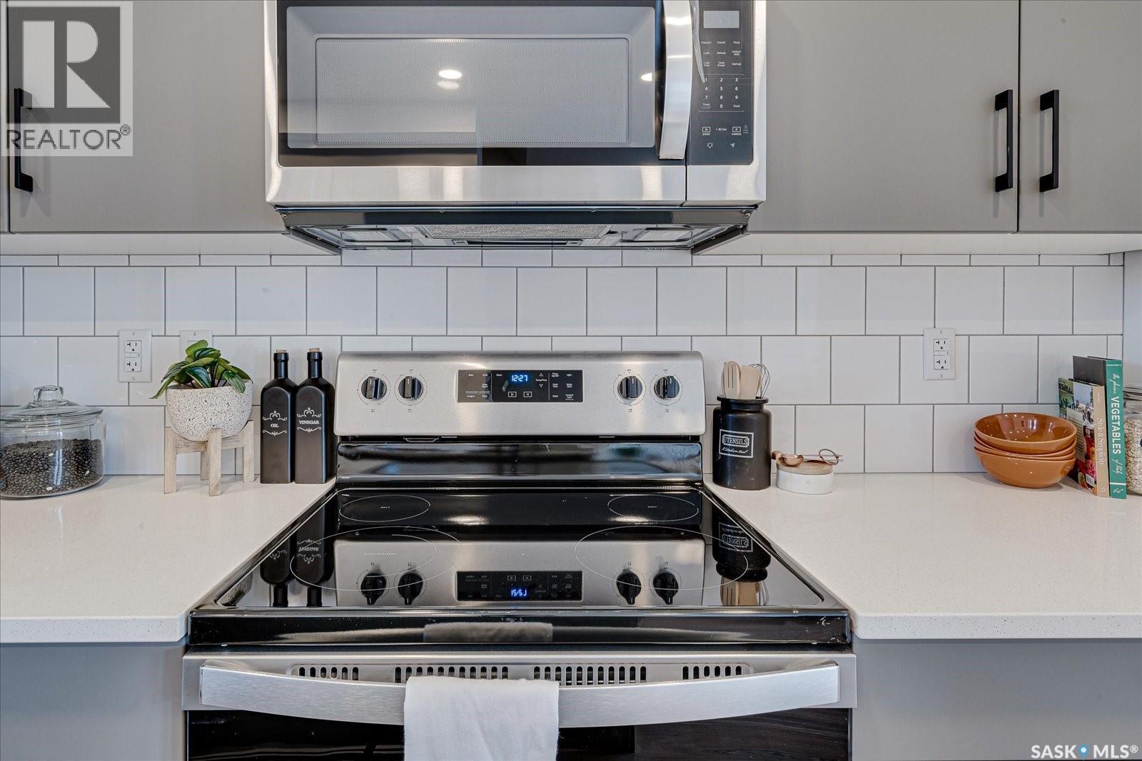 89 Rosewood Boulevard E, Saskatoon, SK - Indoor Photo Showing Kitchen