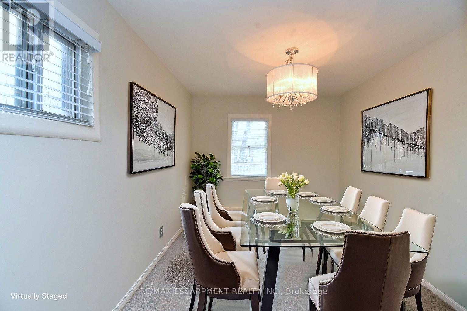 180 Adair Avenue N, Hamilton, ON - Indoor Photo Showing Dining Room