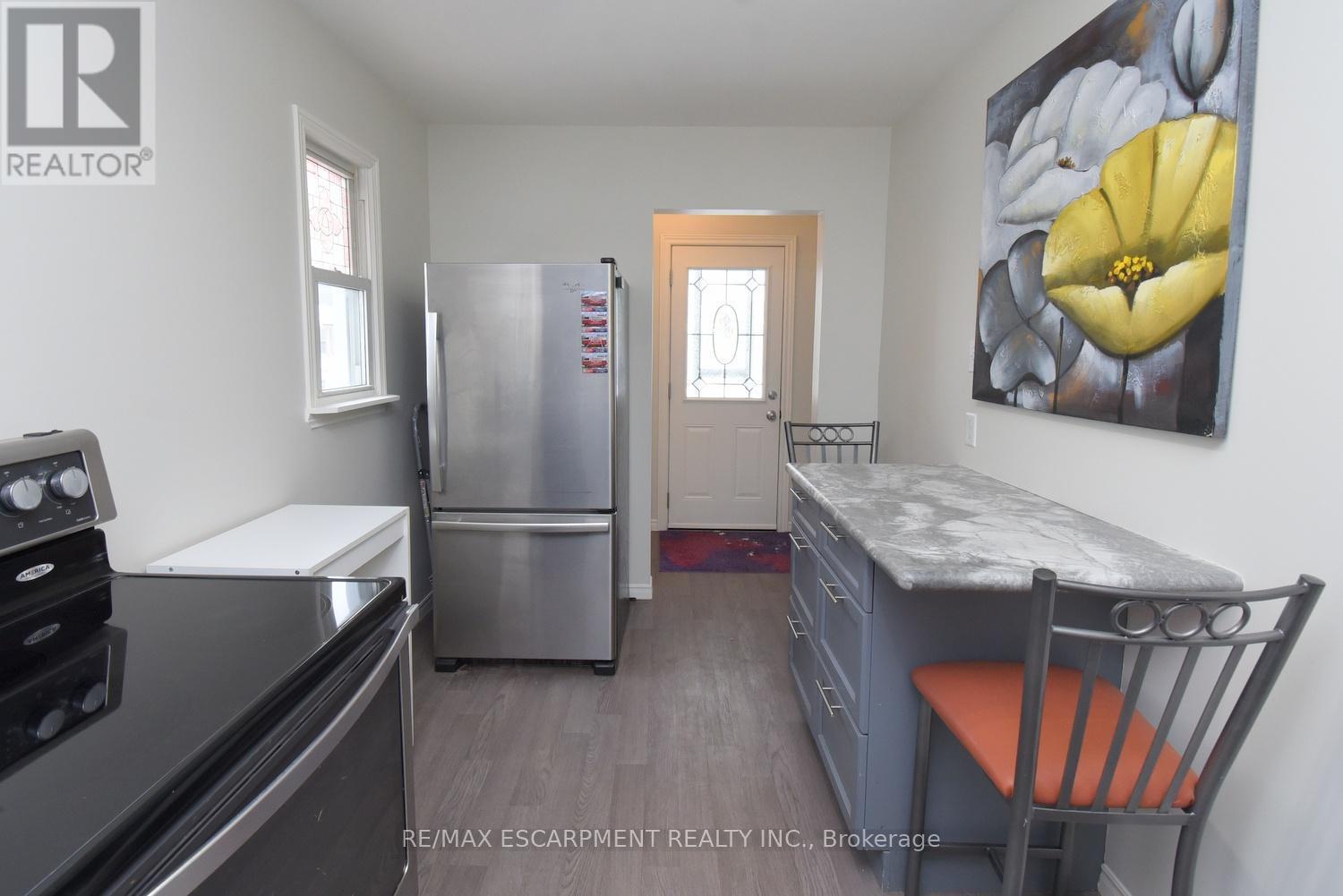 180 Adair Avenue N, Hamilton, ON - Indoor Photo Showing Laundry Room